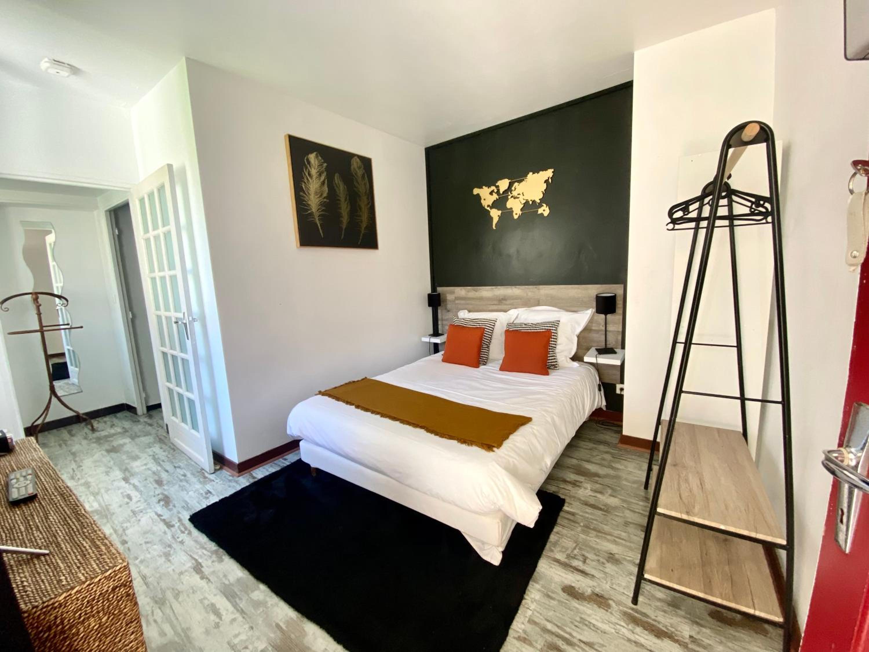 Standard Double Room - Photo 1
