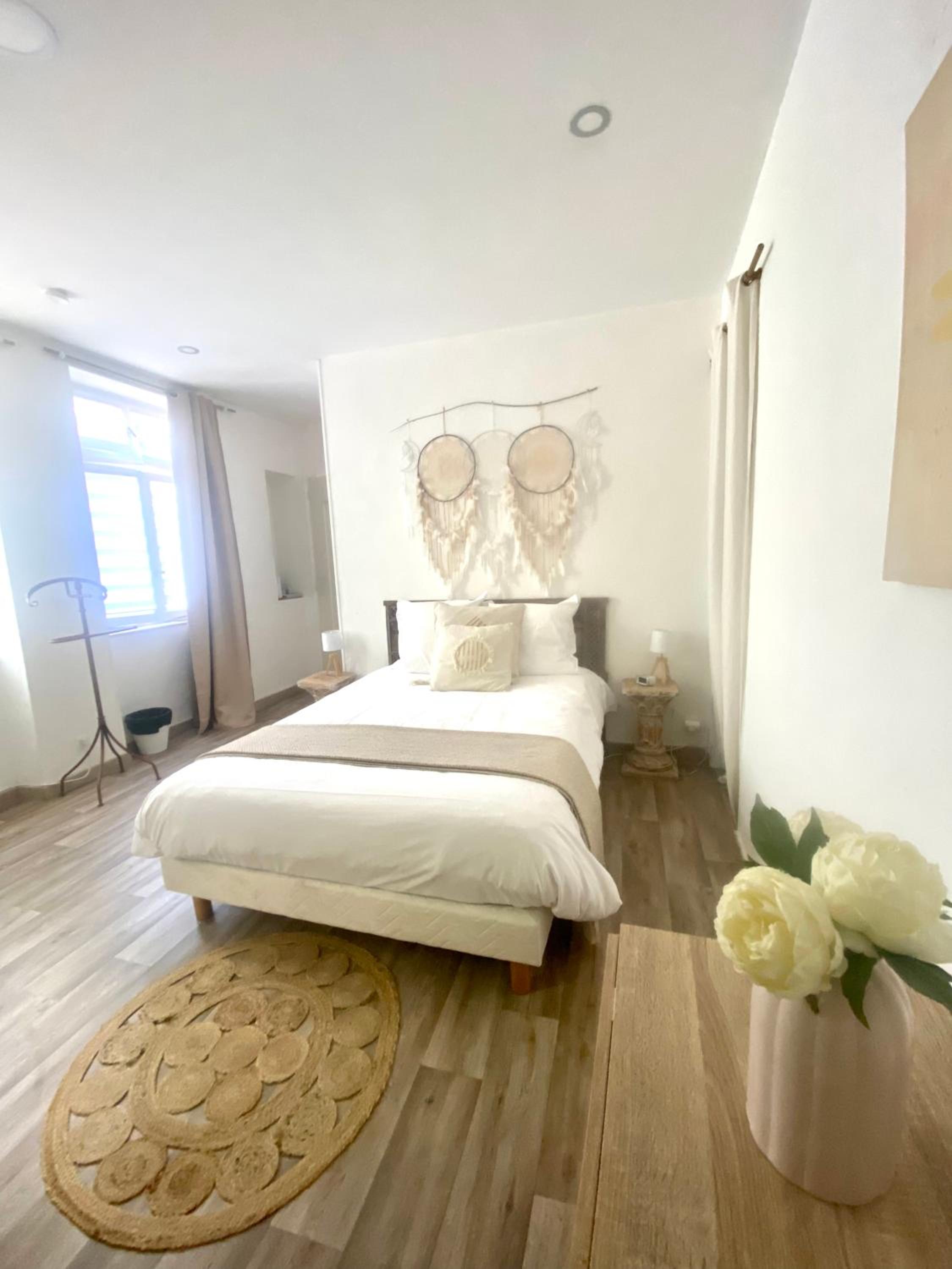 Standard Double Room - Photo 7