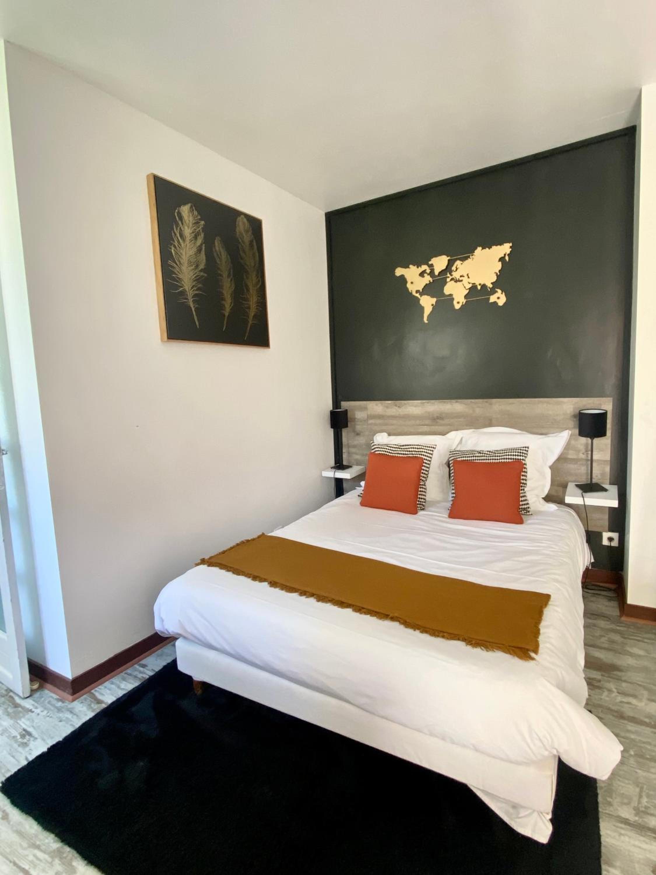Standard Double Room - Photo 6