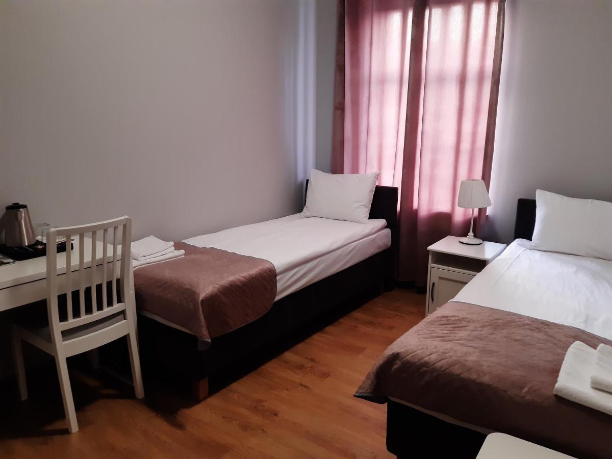 Double Room with Private Bathroom photo 2