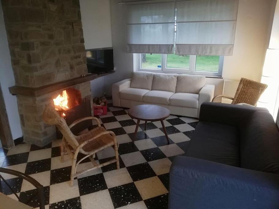Five-Bedroom House photo 1