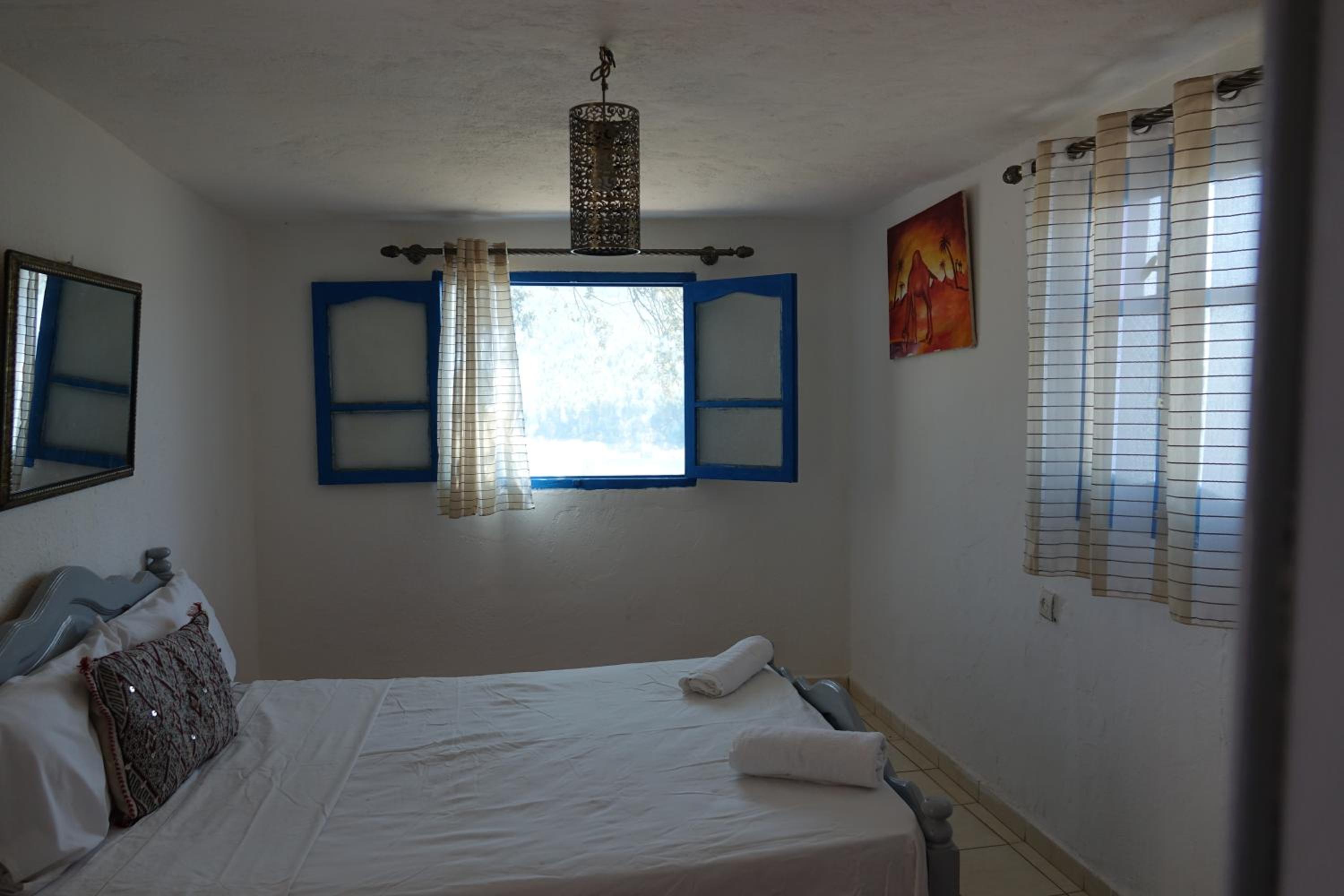 Twin Room with Lake View - Photo 2