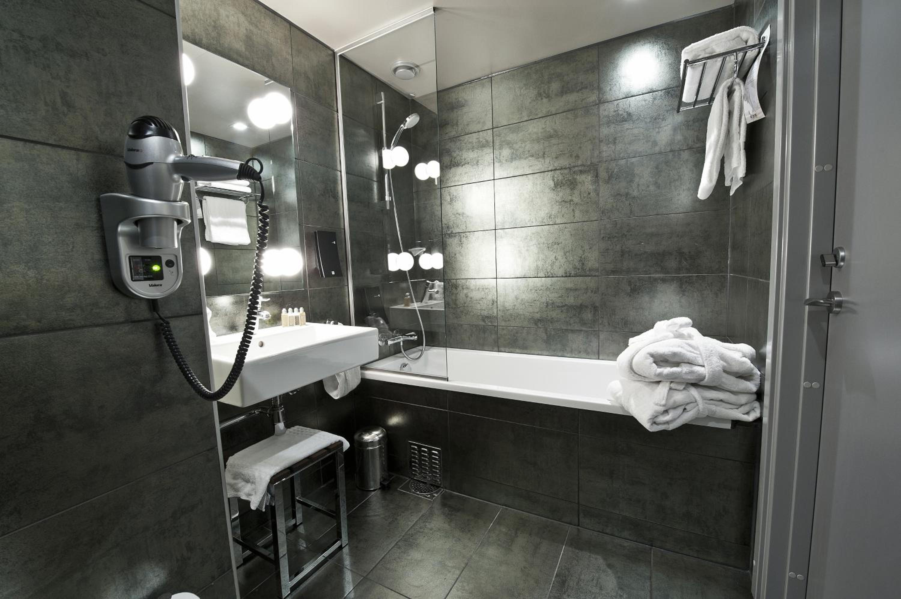 Deluxe Double Room - Photo 9
