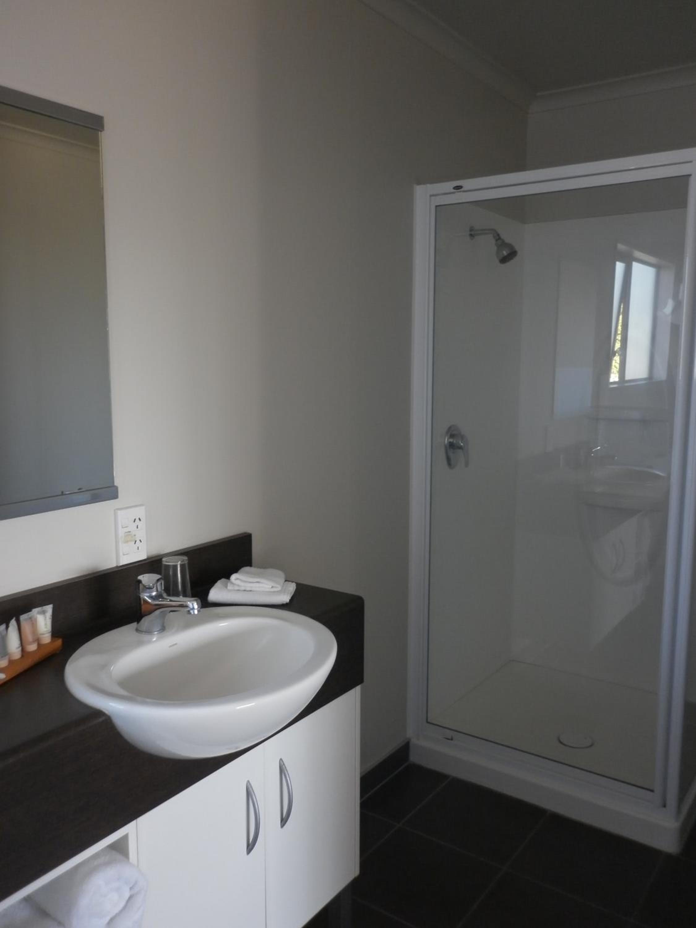 Studio with Spa Bath - Photo 5