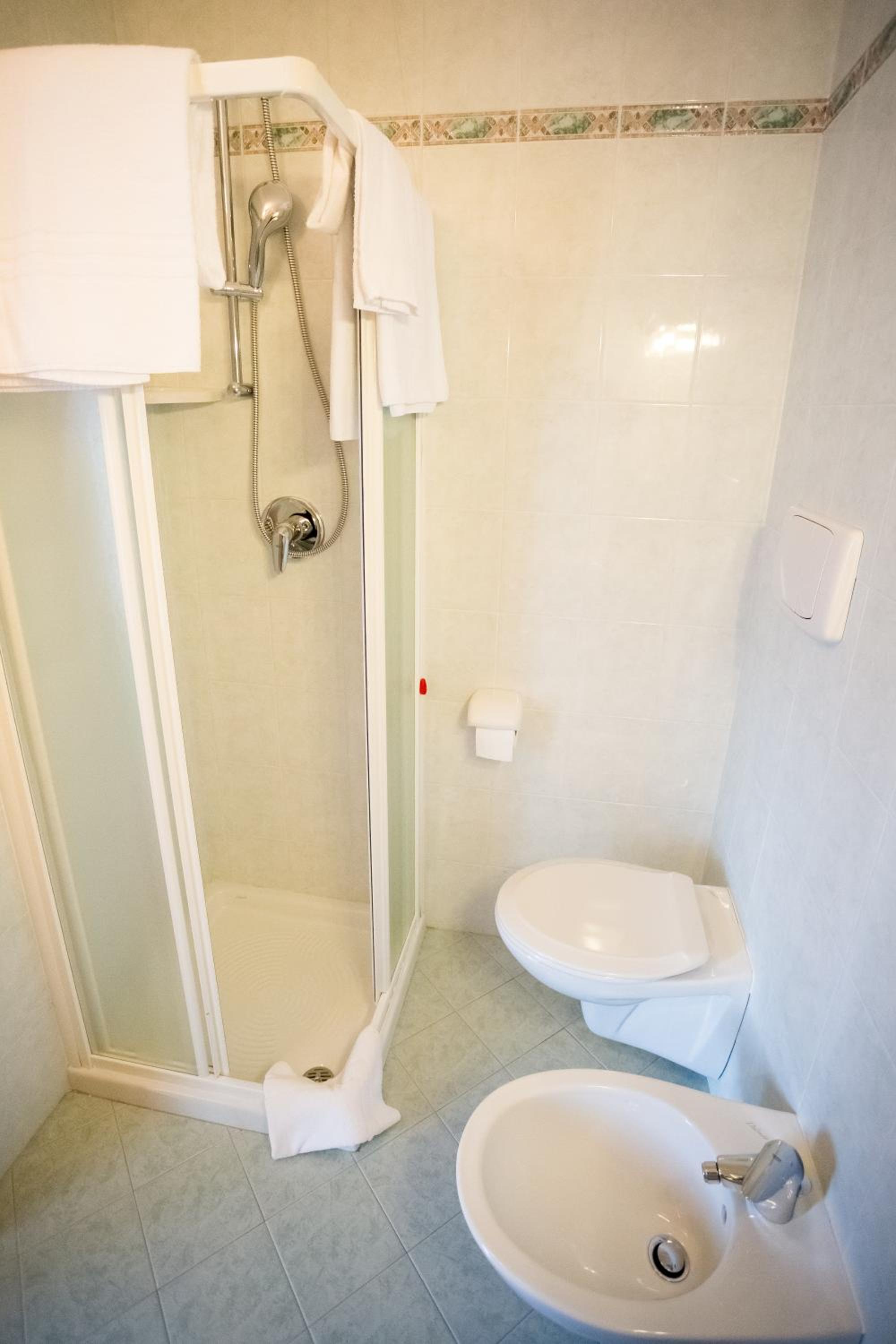Standard Twin Room photo 2