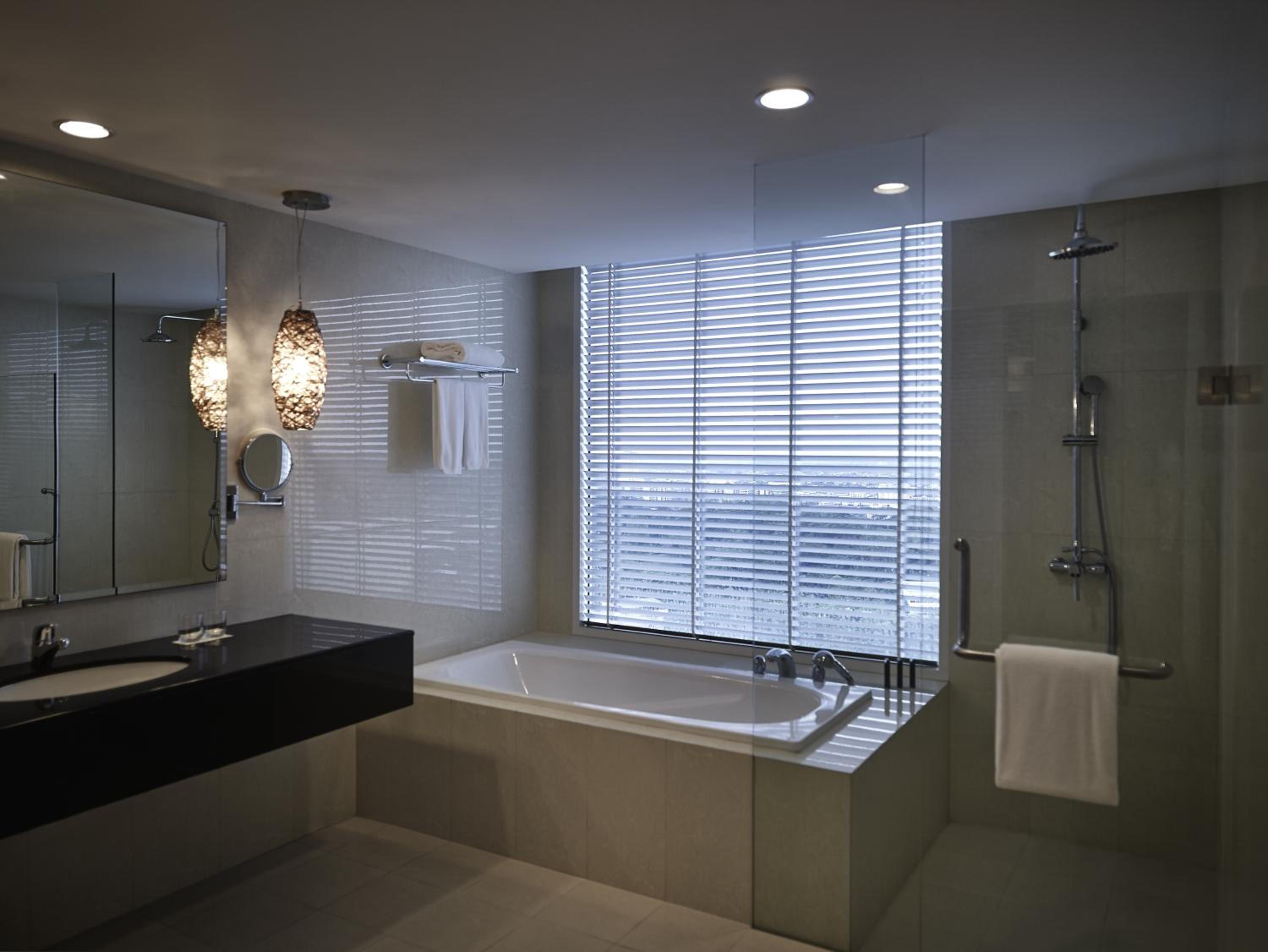 Premium Deluxe Twin Room with River View - Photo 5