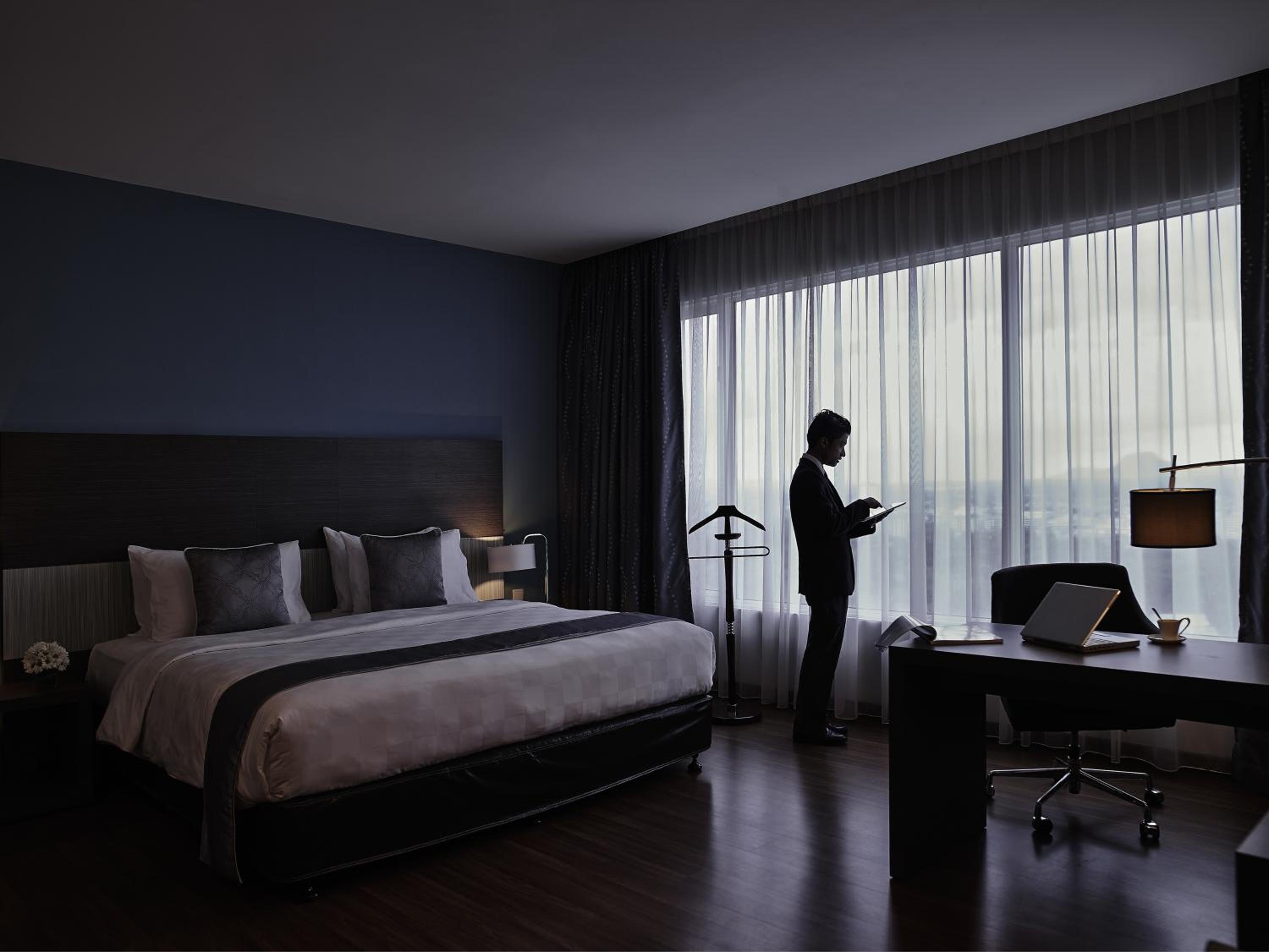 Premium Deluxe Executive King Room with River View and Lounge Access - Photo 3