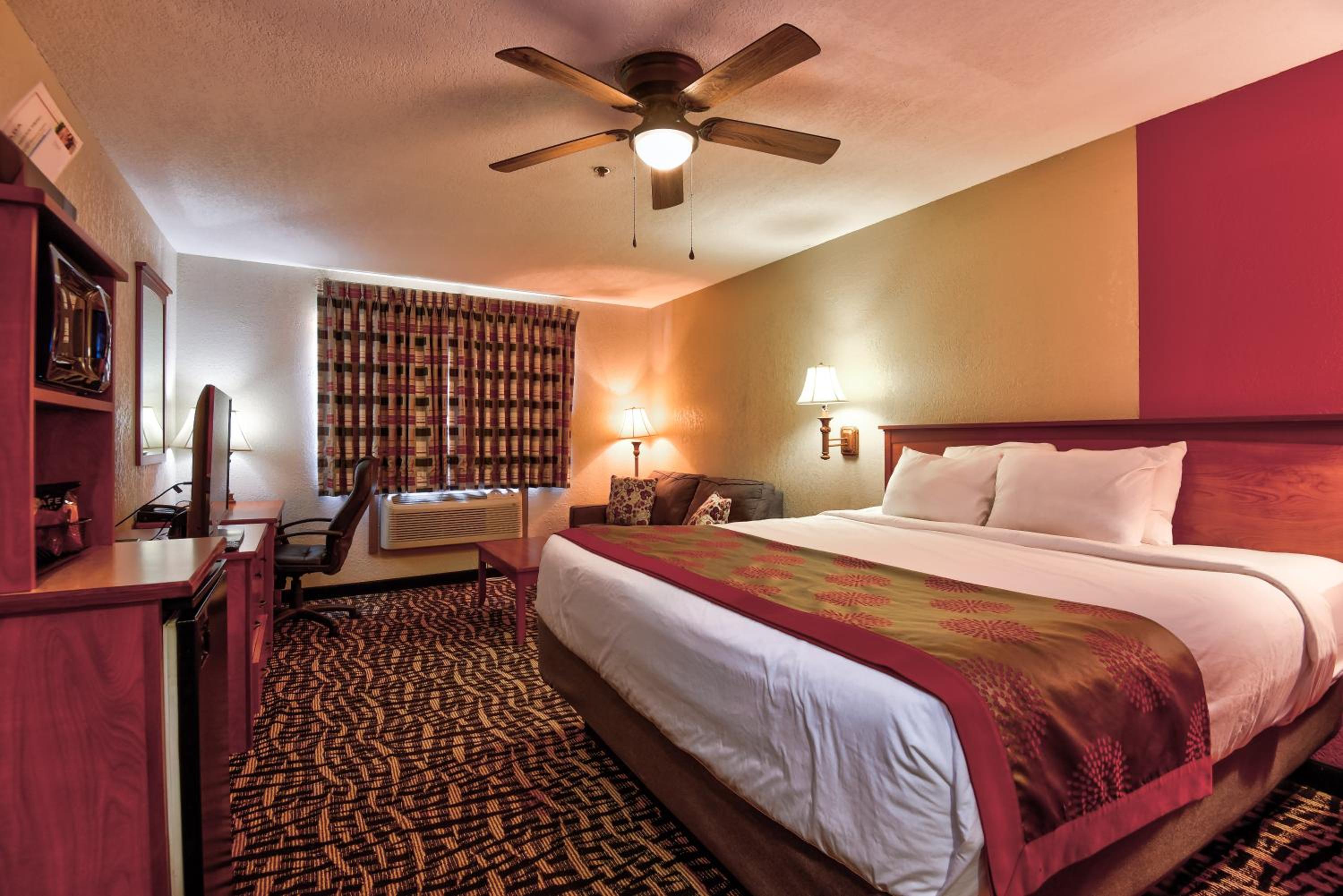Deluxe King Room - Non-Smoking - Photo 5