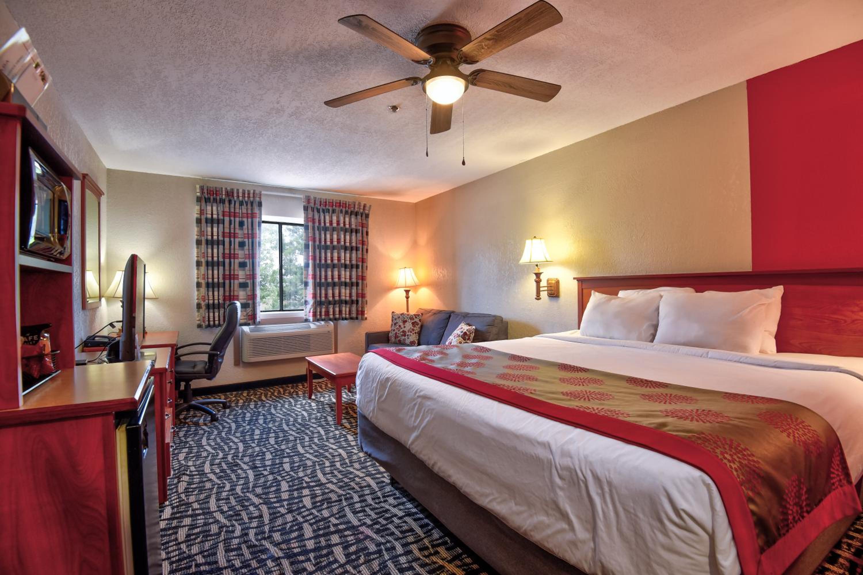 Deluxe King Room - Non-Smoking - Photo 6