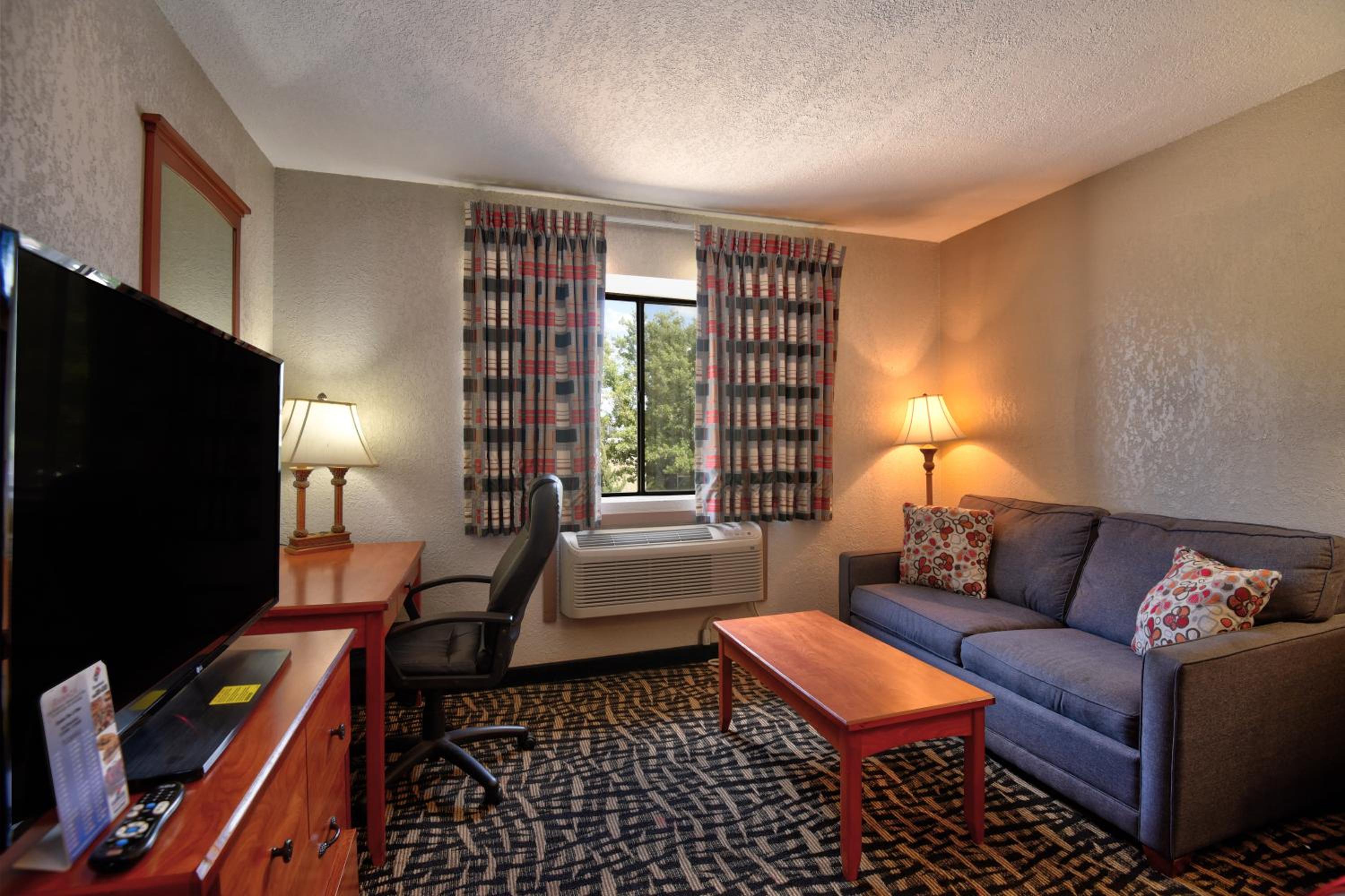 Deluxe King Room - Non-Smoking - Photo 7