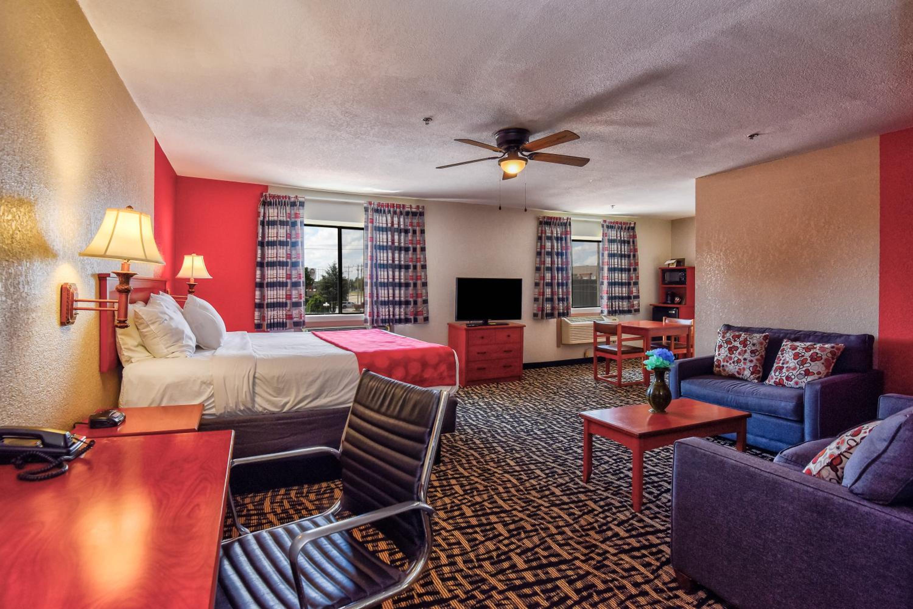 King Studio Suite - Non-Smoking - Photo 7