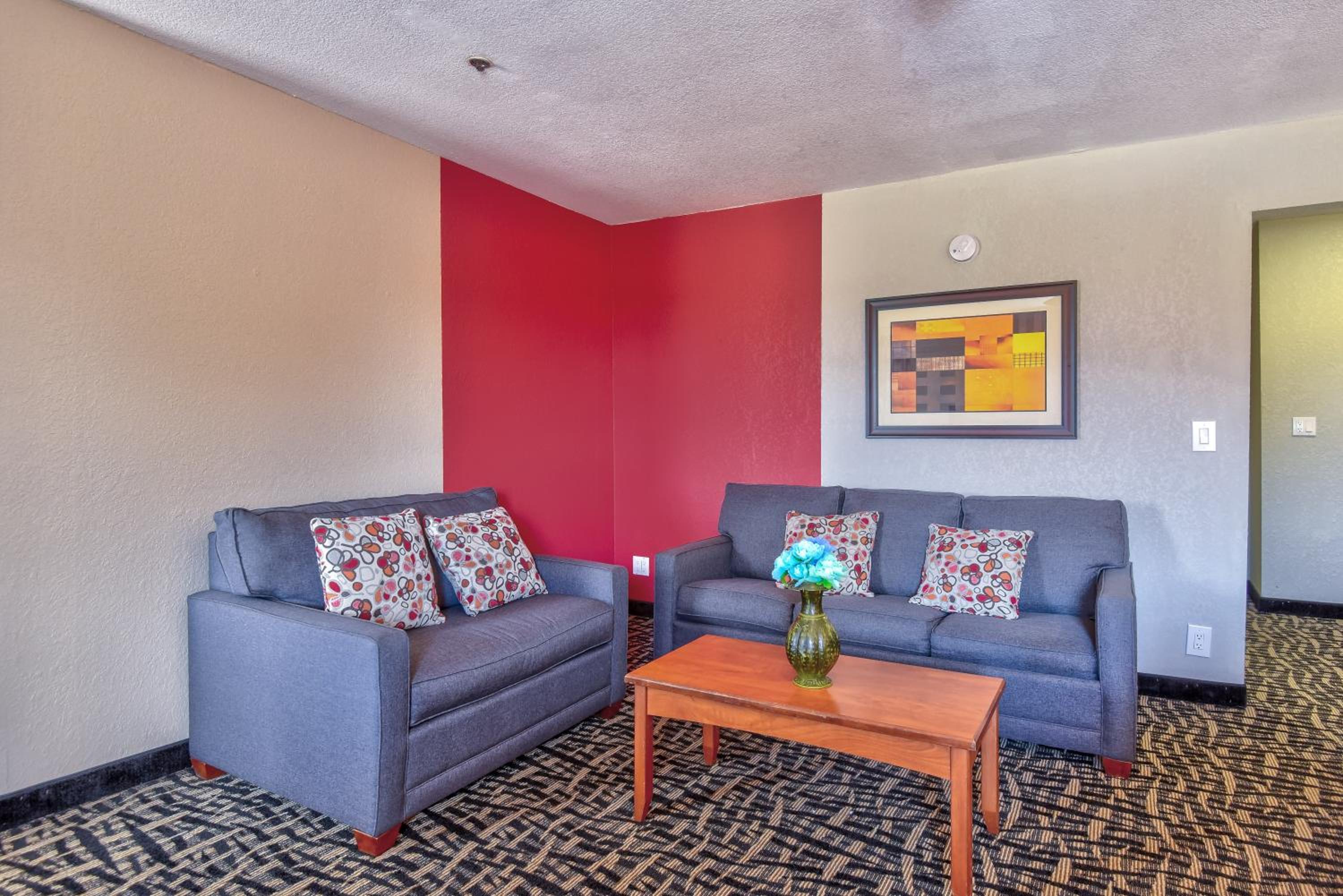 King Studio Suite - Non-Smoking - Photo 8