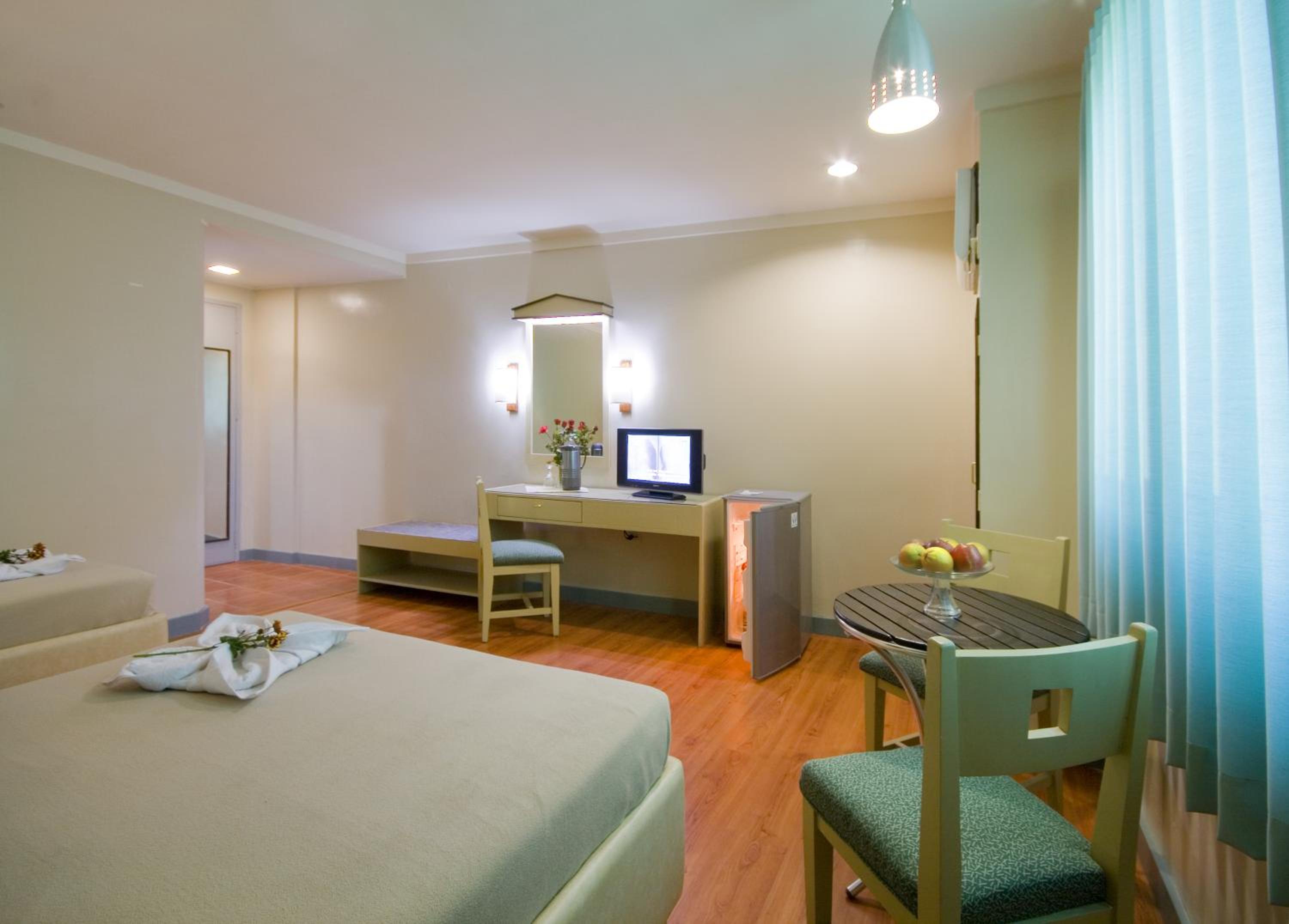 Family Room with Bathroom photo 2