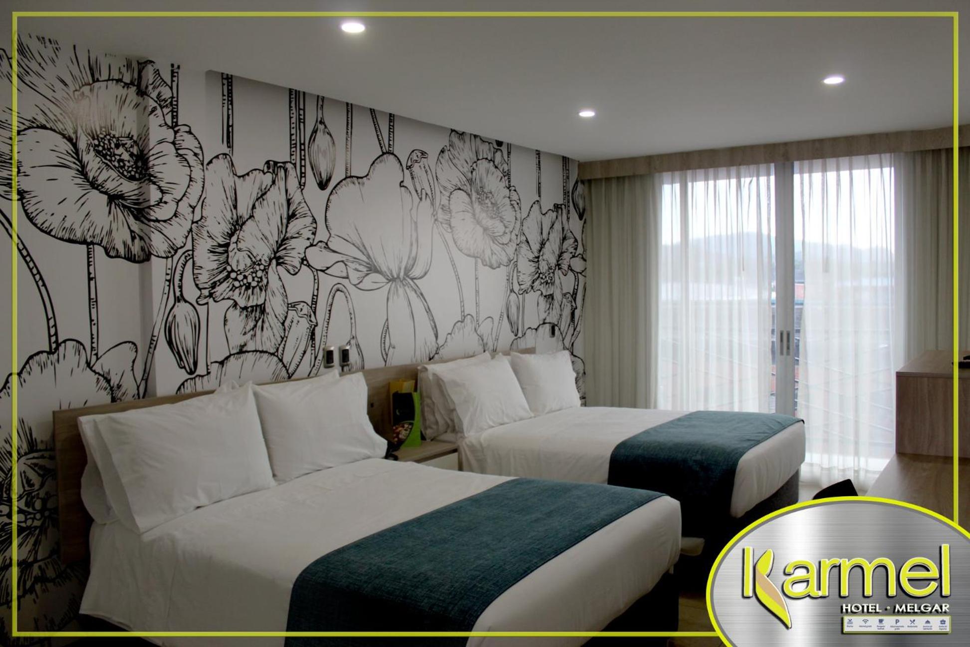 Queen Room with Two Queen Beds photo 3