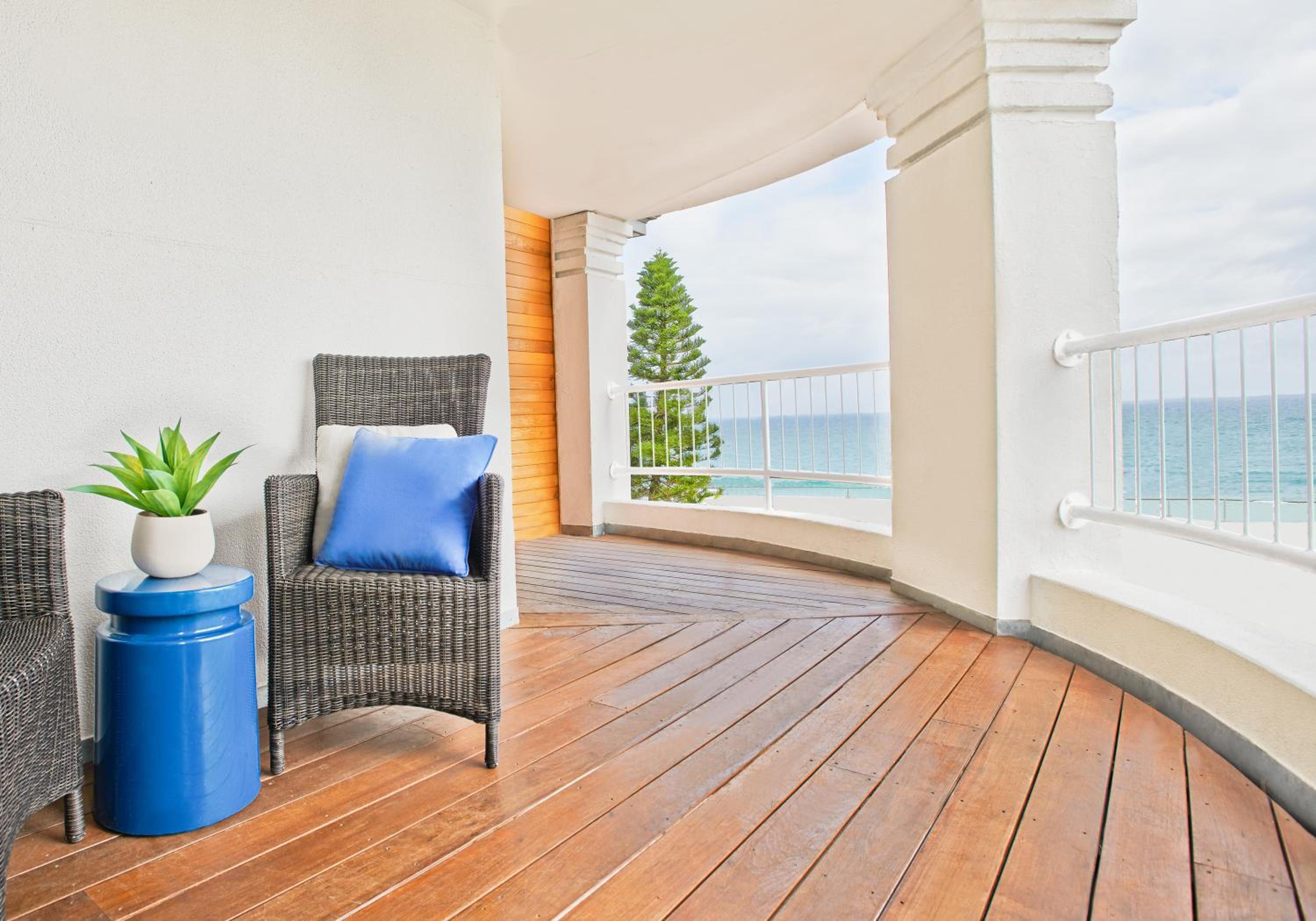 King Suite with Ocean View photo 2