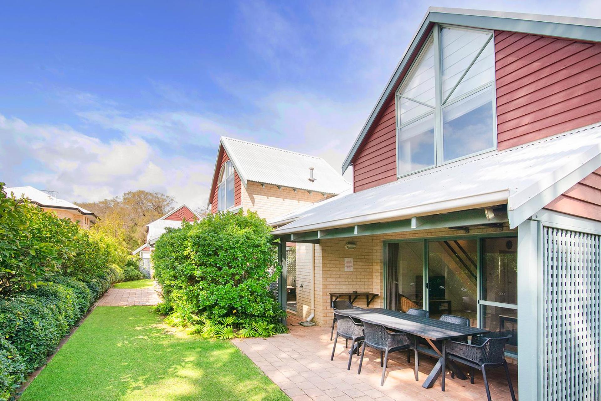 Three-Bedroom Villa with 3 Queen Beds photo 2