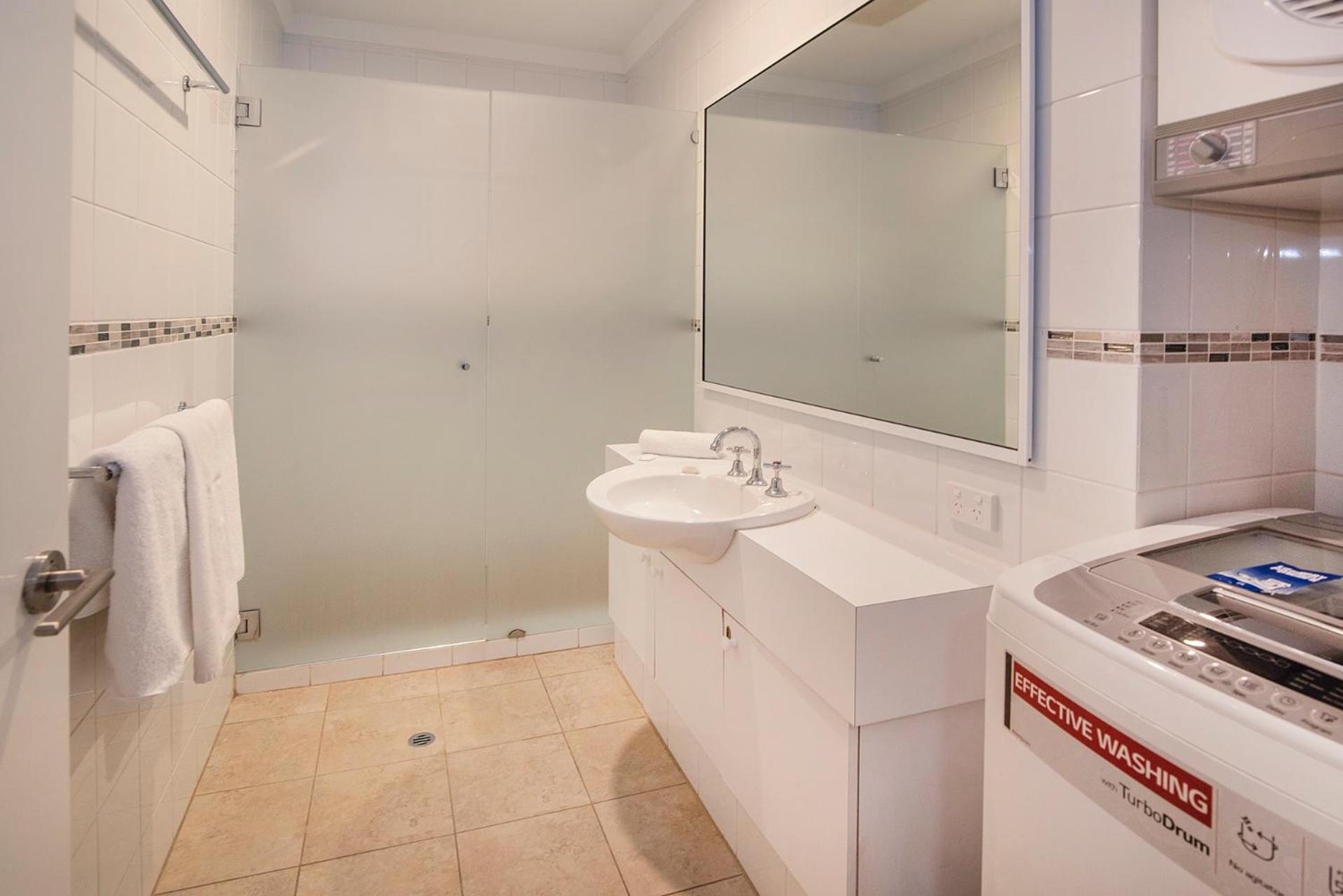 Deluxe Three-Bedroom Villa with River View photo 2