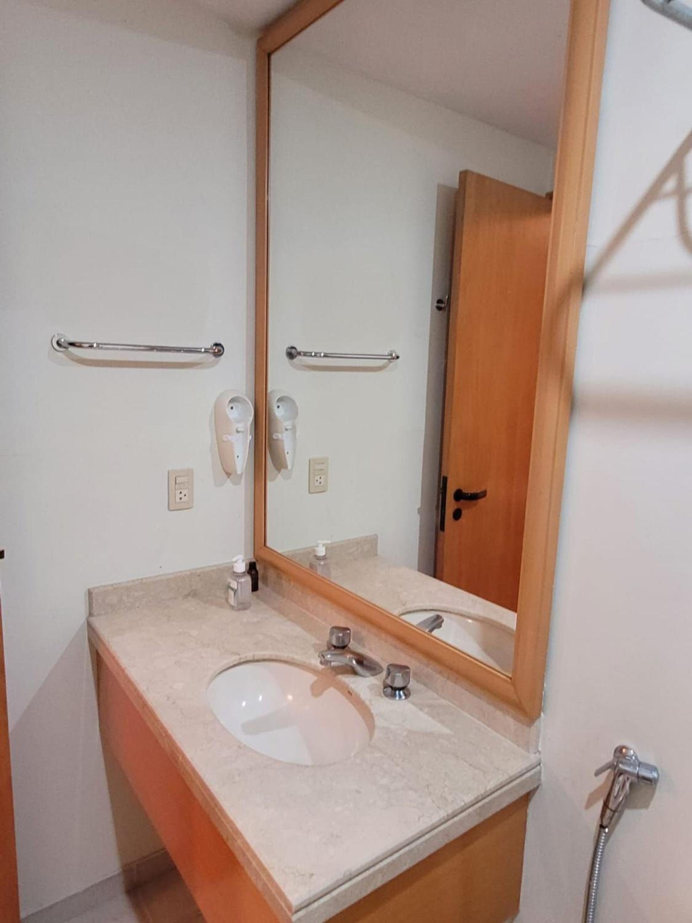 Suite - Photo 19