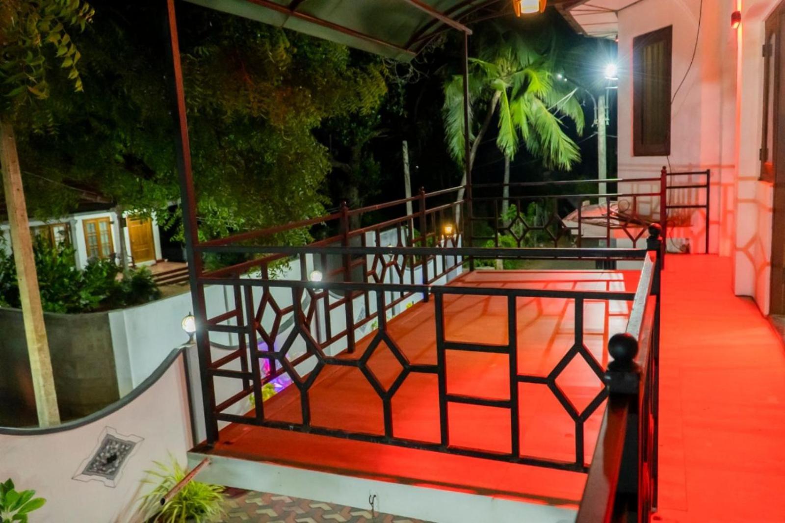 Double Room with Balcony (3 Adults) photo 2