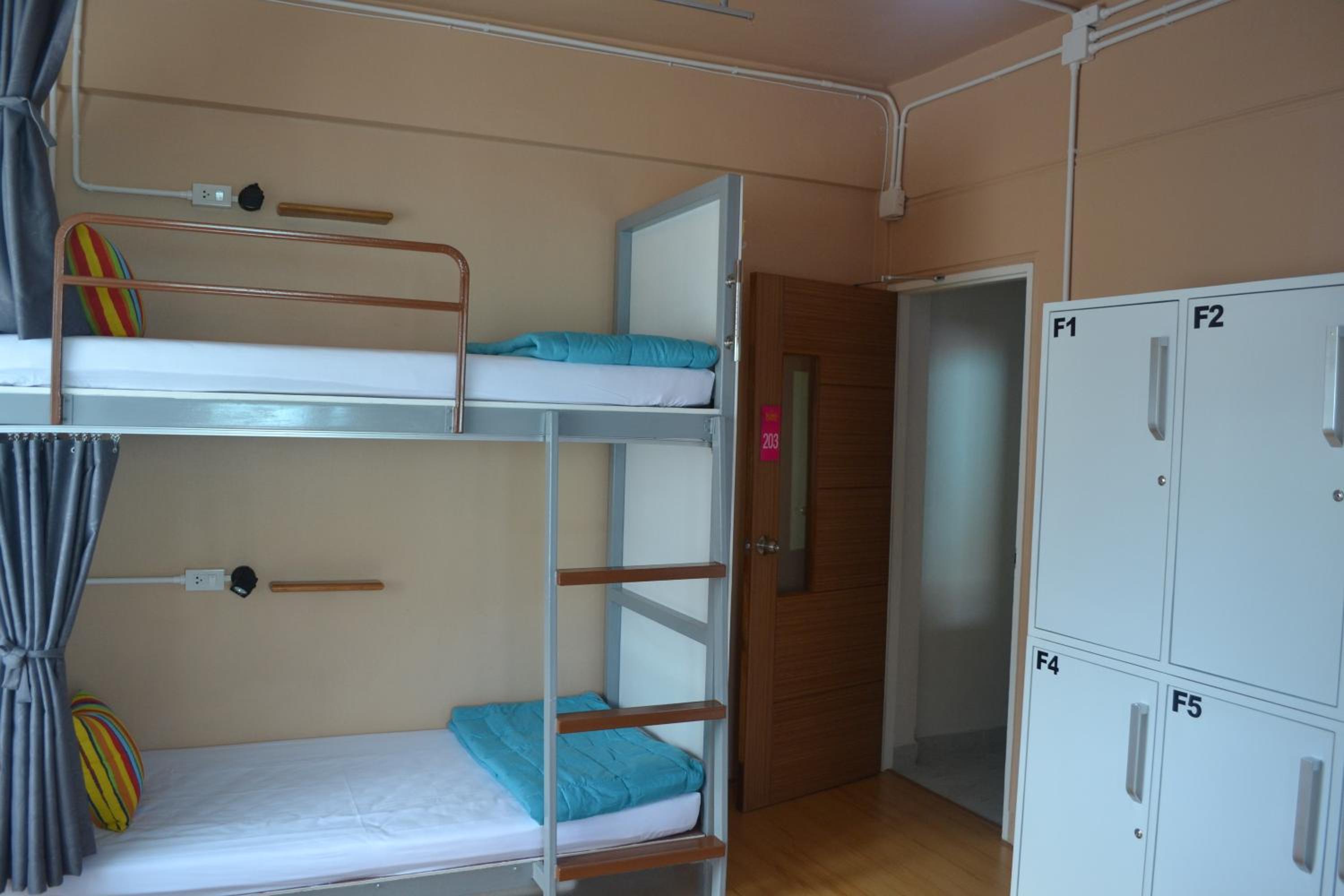Family Room with Balcony photo 3