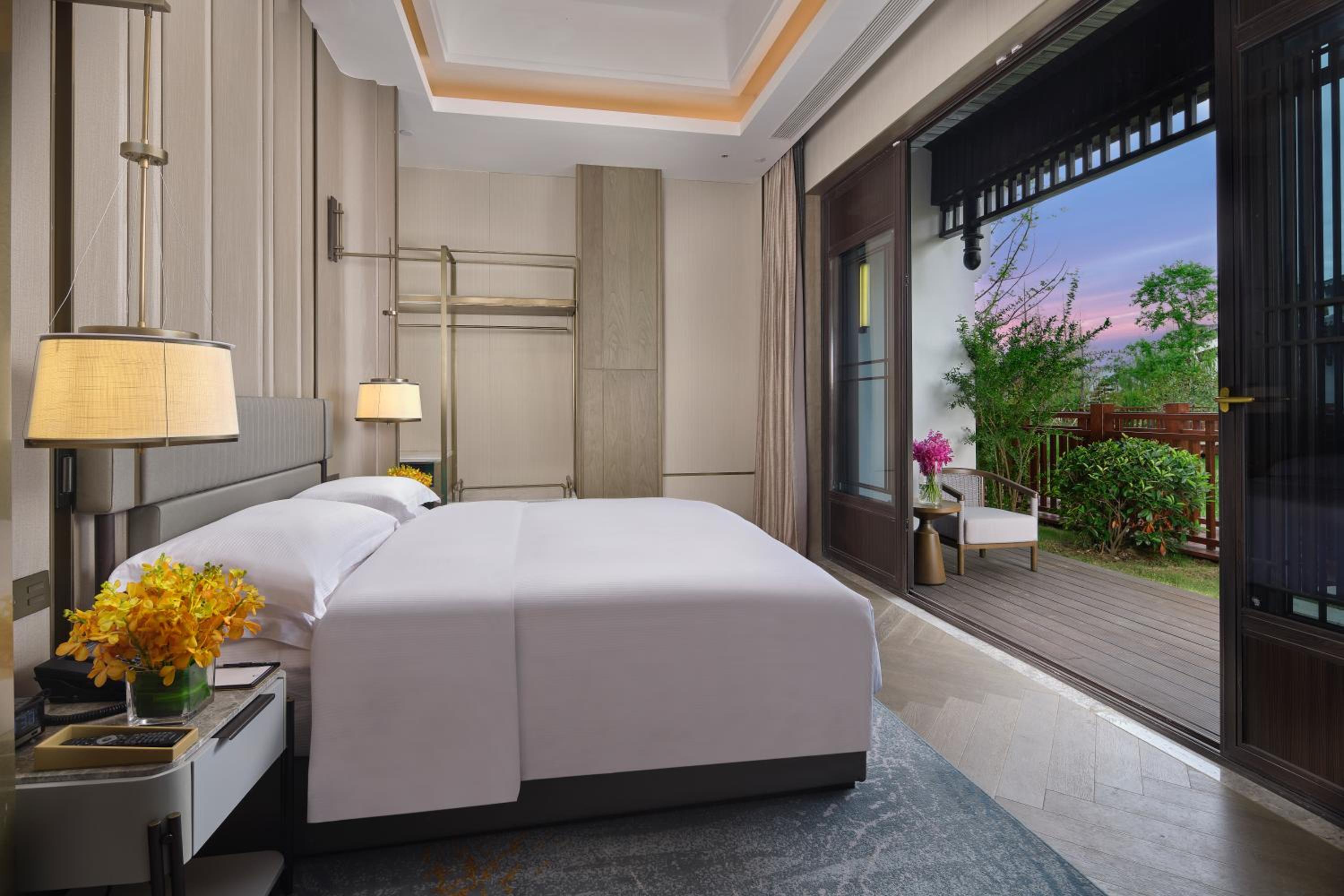 One-Bedroom King Villa with Garden View - Photo 3