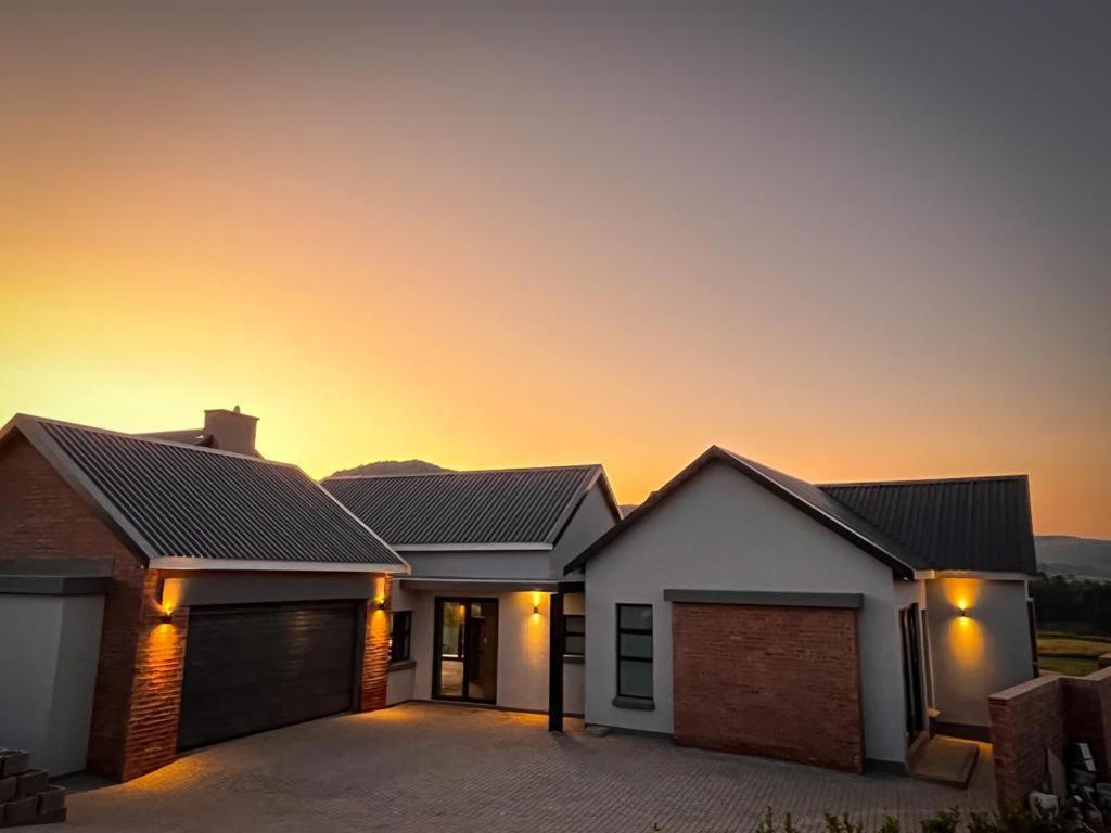 Four-Bedroom House - Photo 10