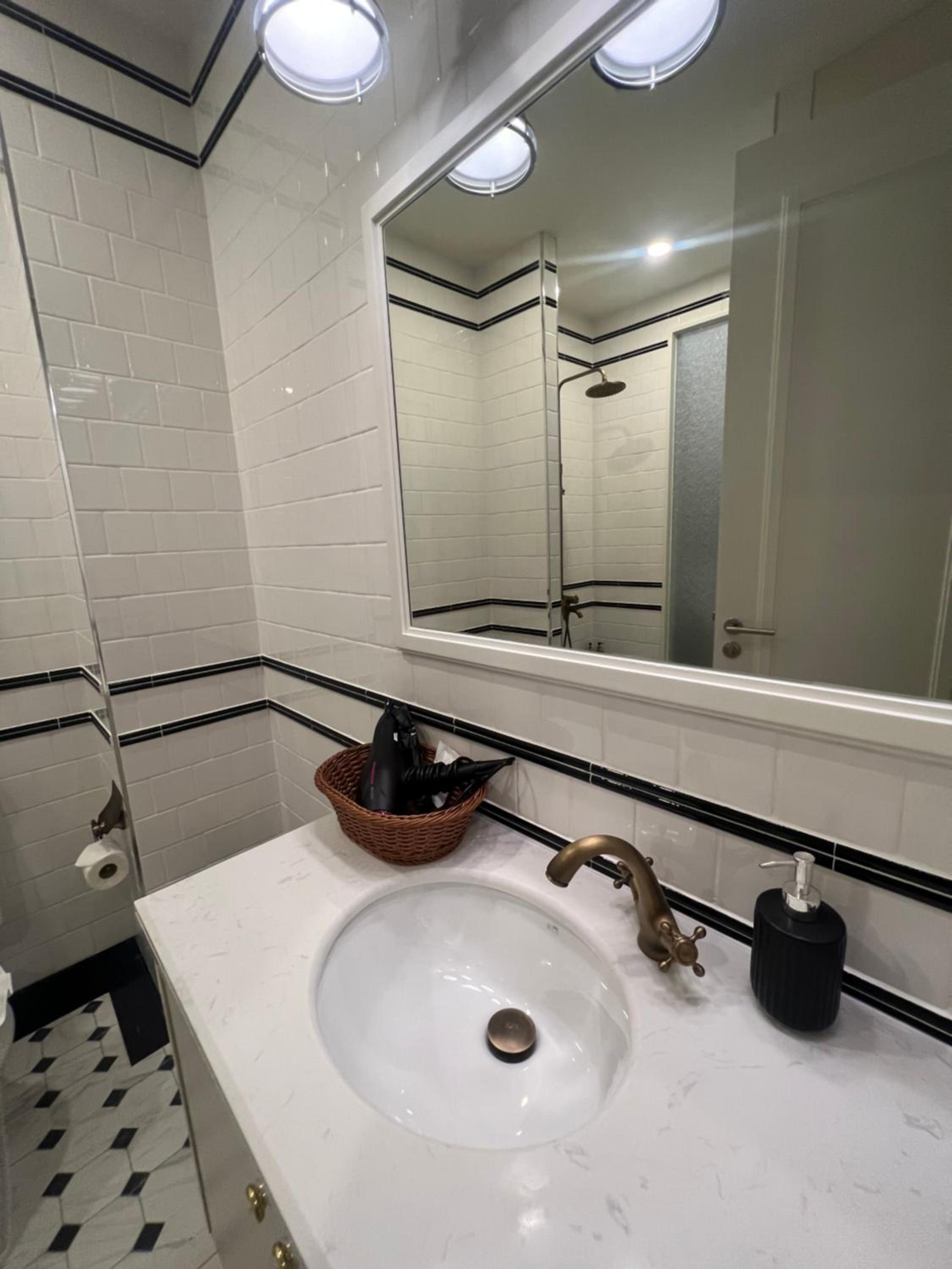 One-Bedroom Apartment - Photo 14