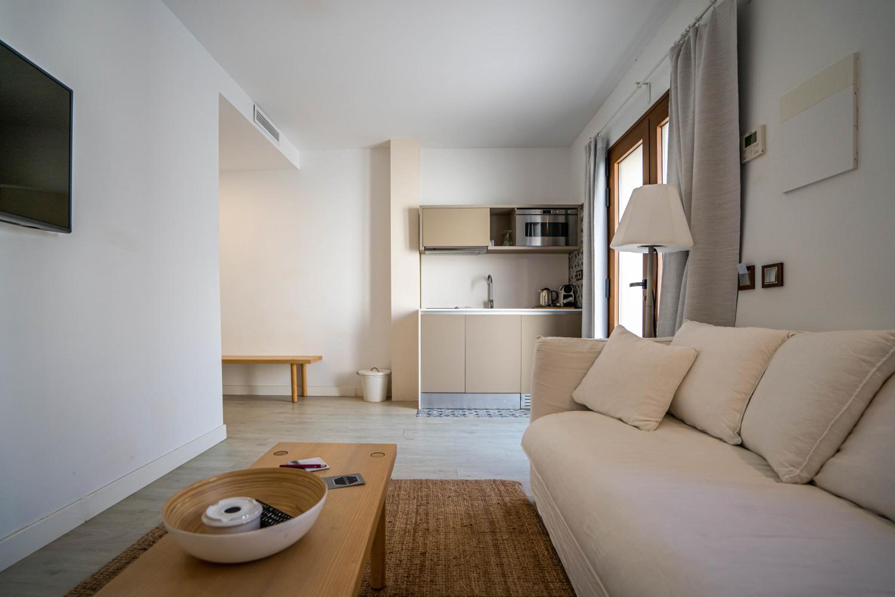 Superior One-Bedroom Apartment