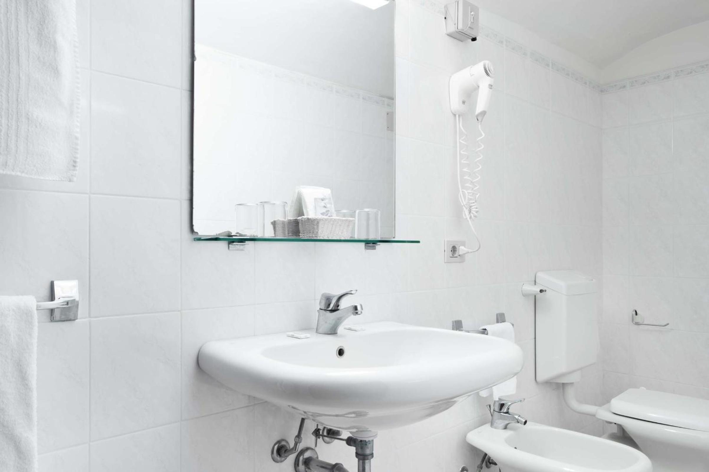 Triple Room - Photo 11