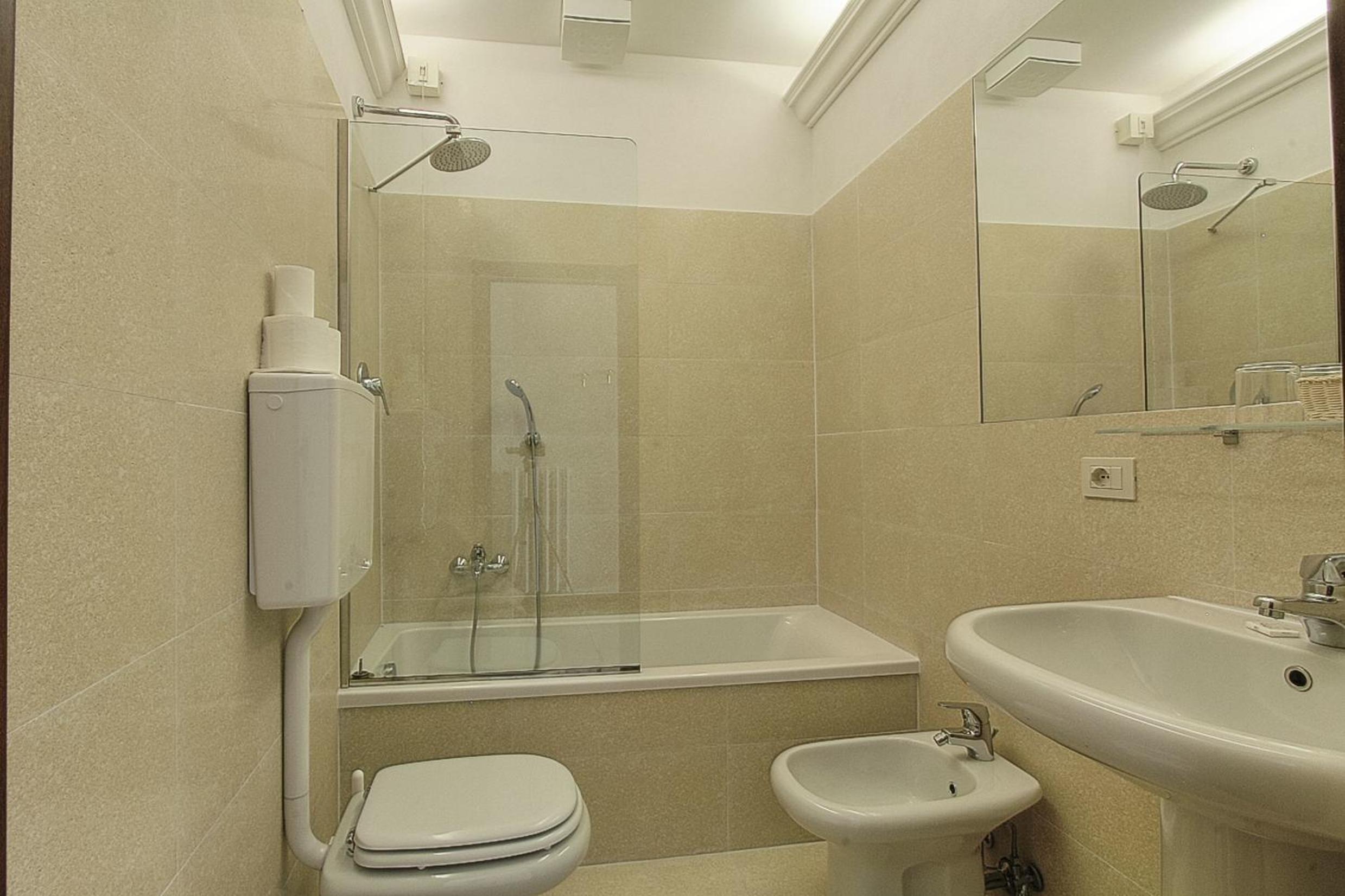 Double Room - Photo 18