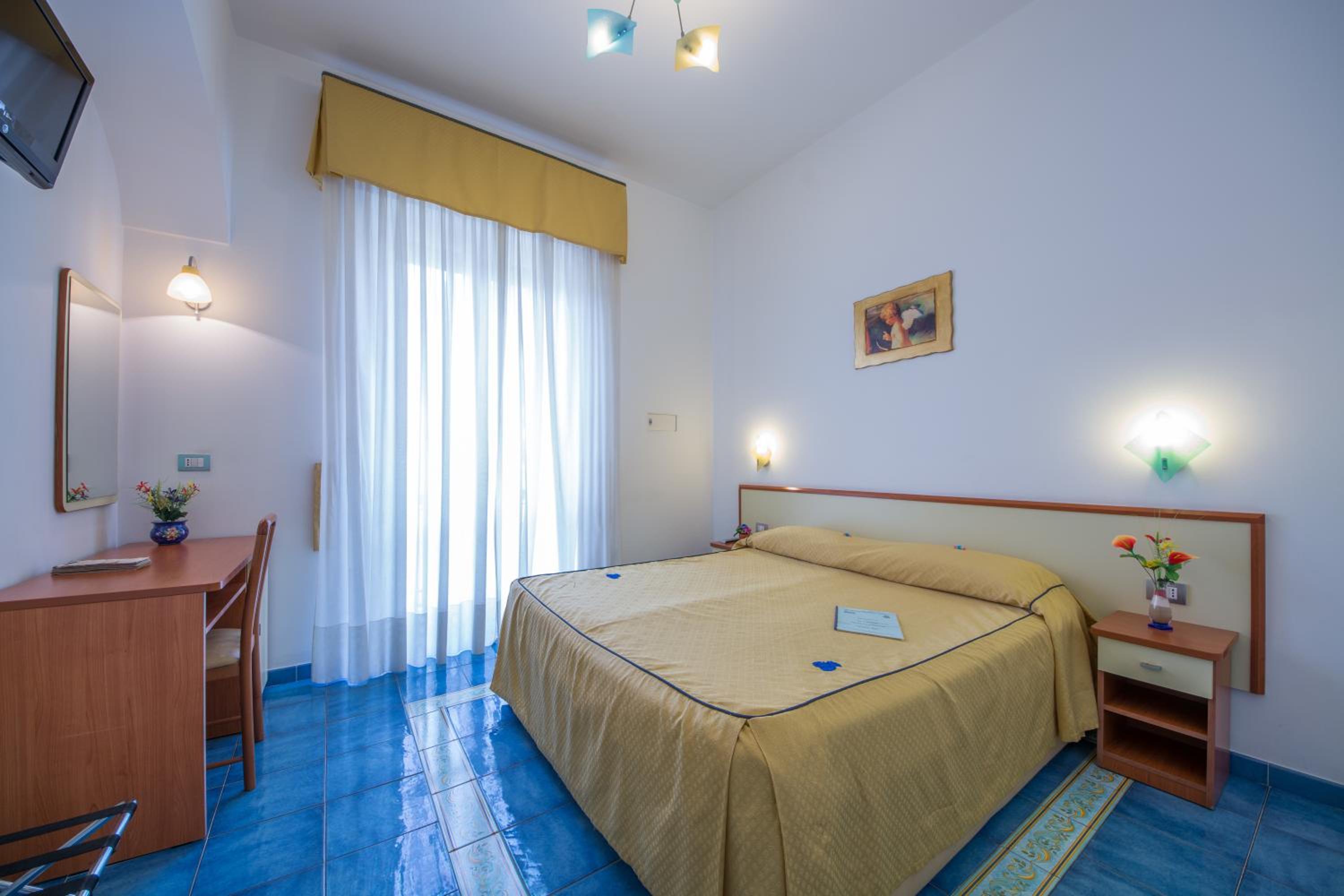 Double Room with Balcony - Photo 1