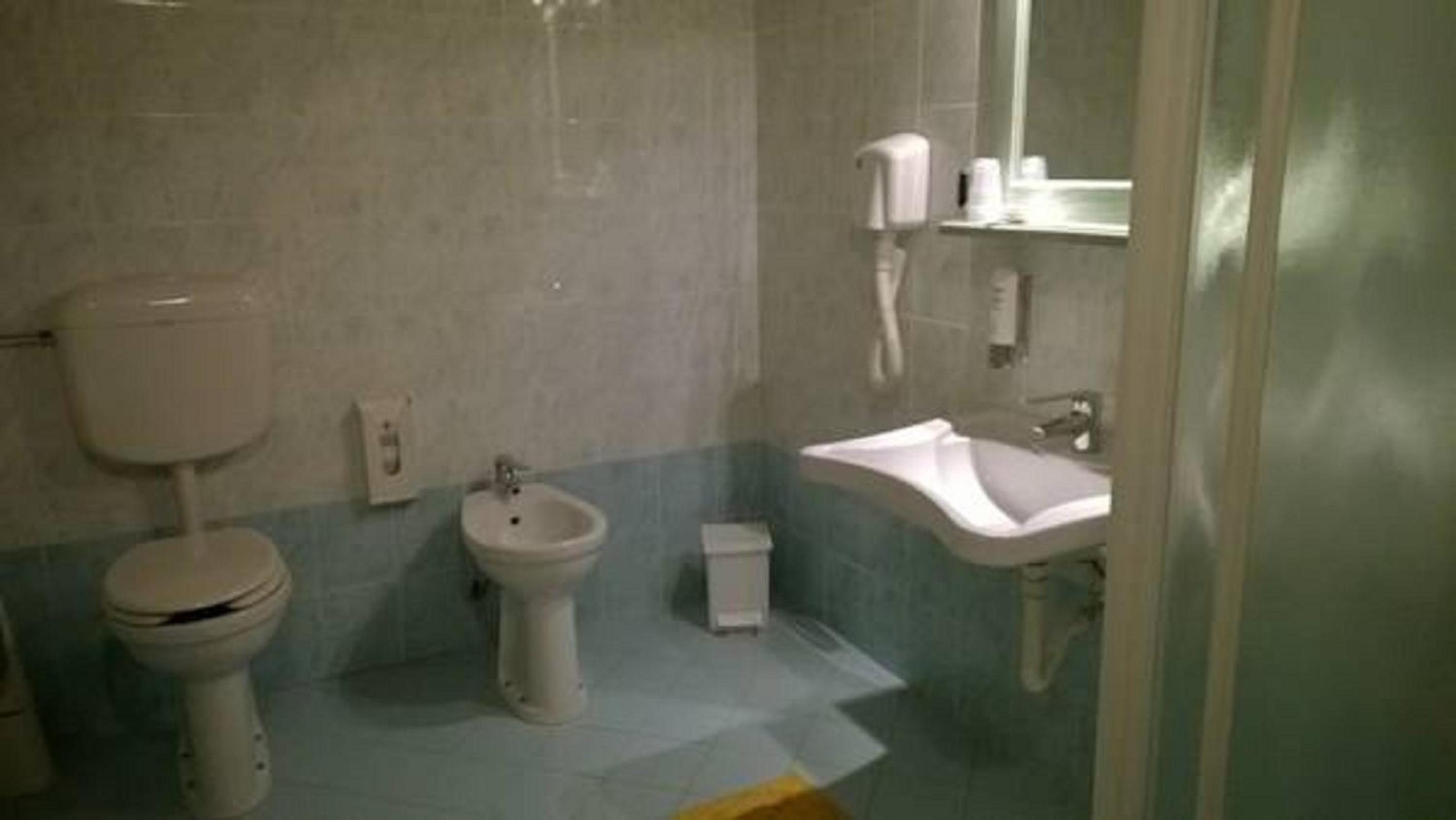 Triple Room with Bathroom - Photo 4