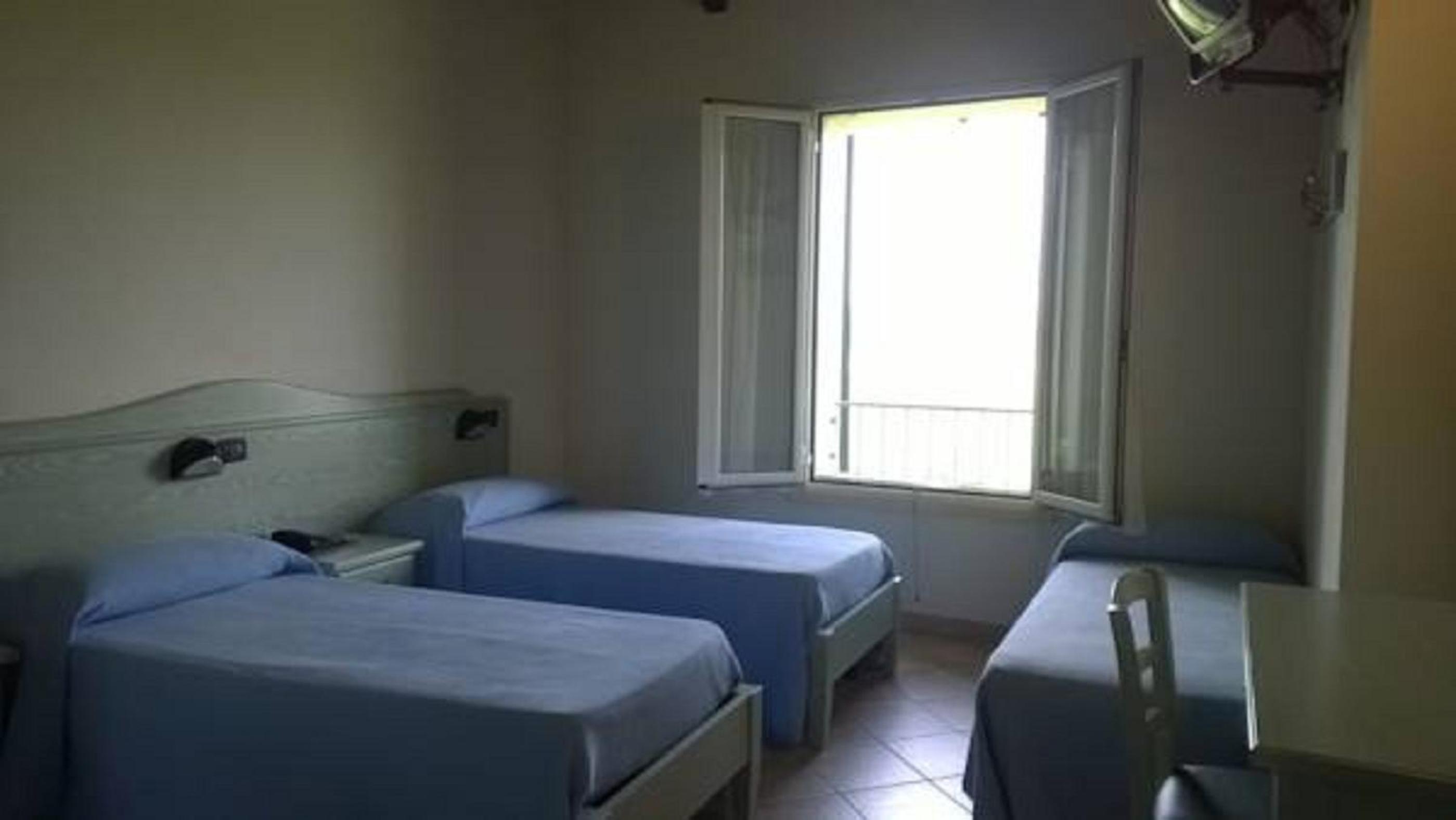 Triple Room with Bathroom - Photo 1