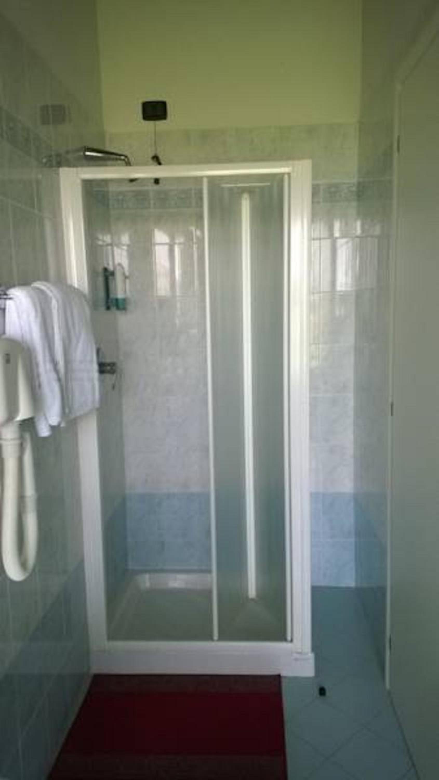 Double Room with Private Bathroom - Photo 3