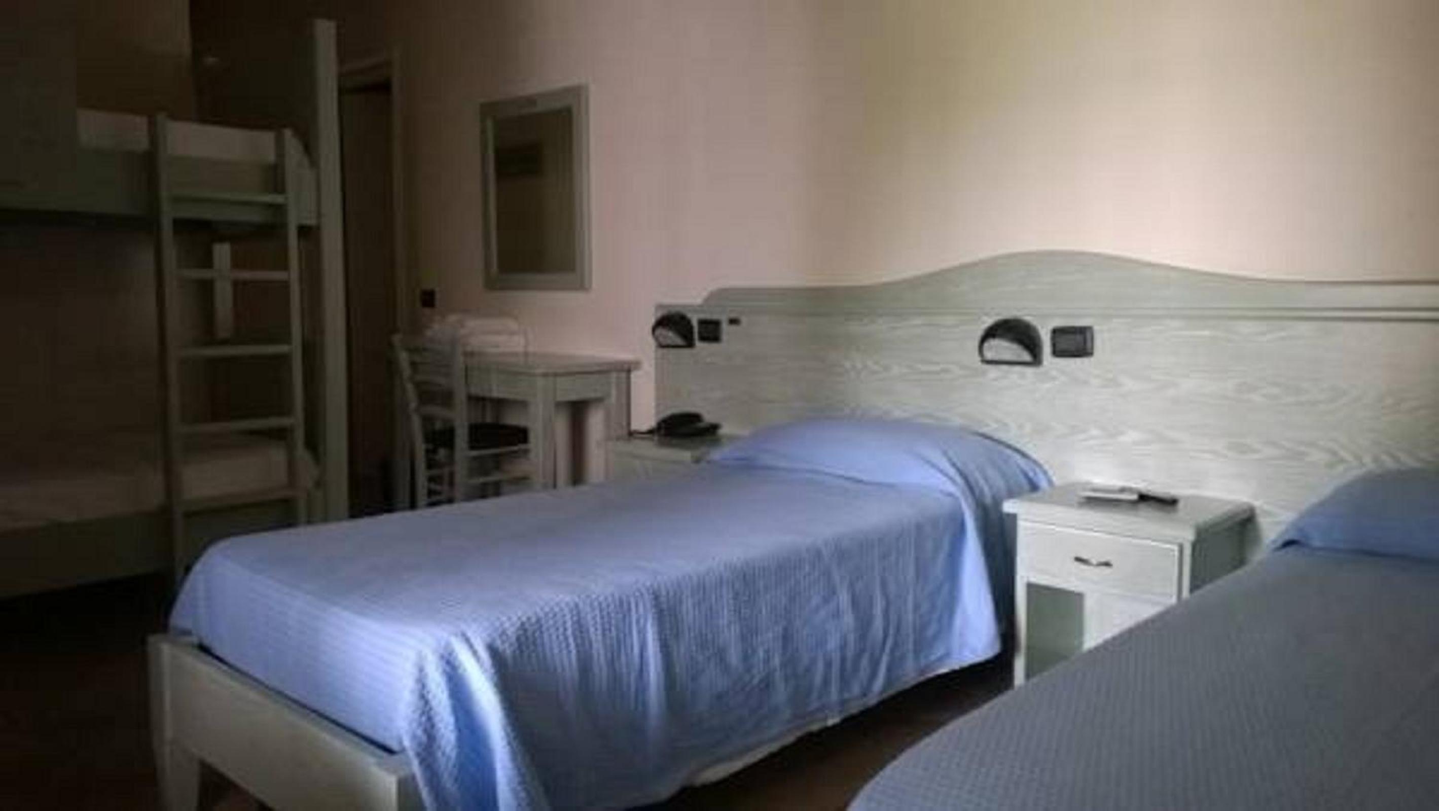 Twin Room with Private Bathroom - Photo 1