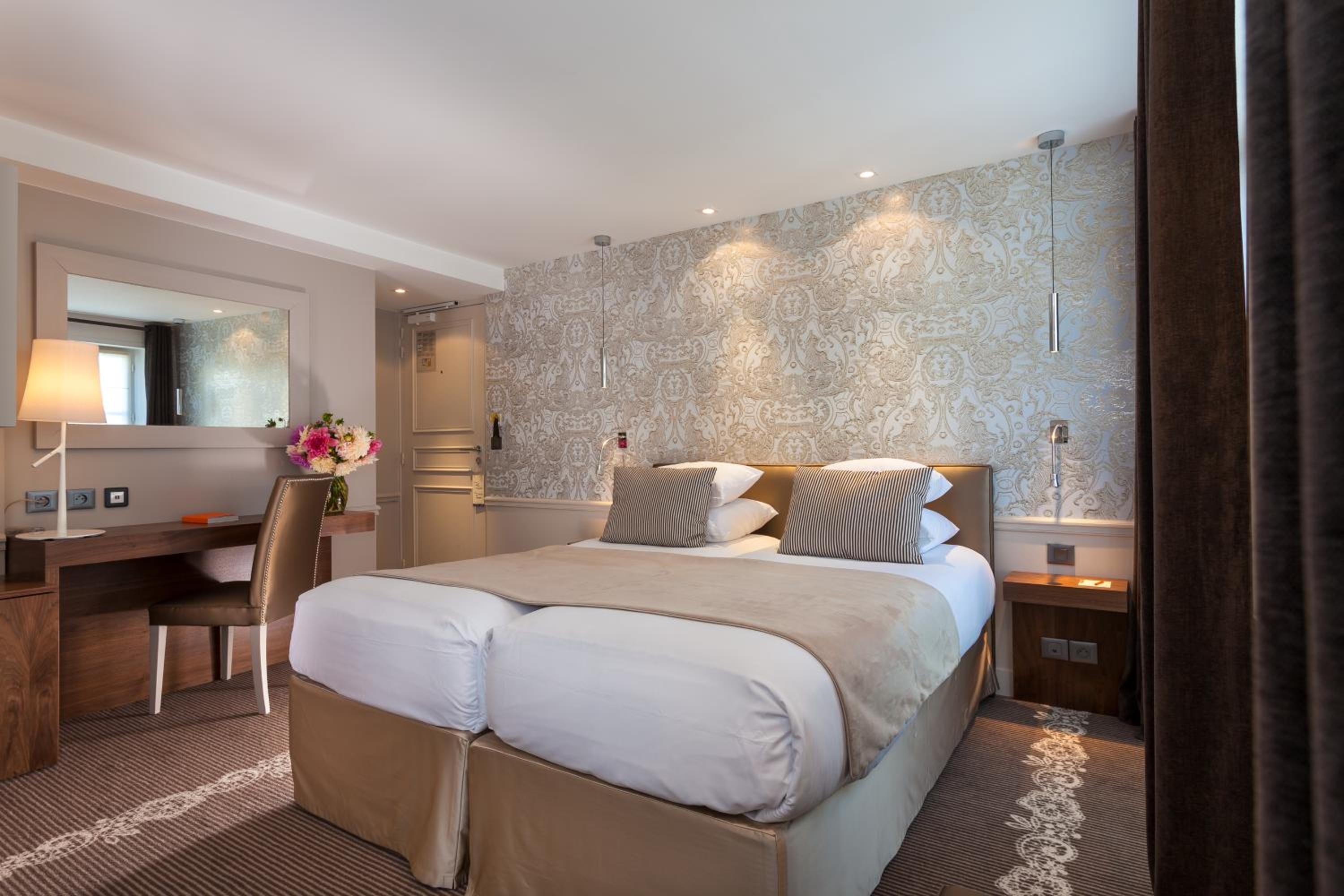 Deluxe Double or Twin Room photo 3