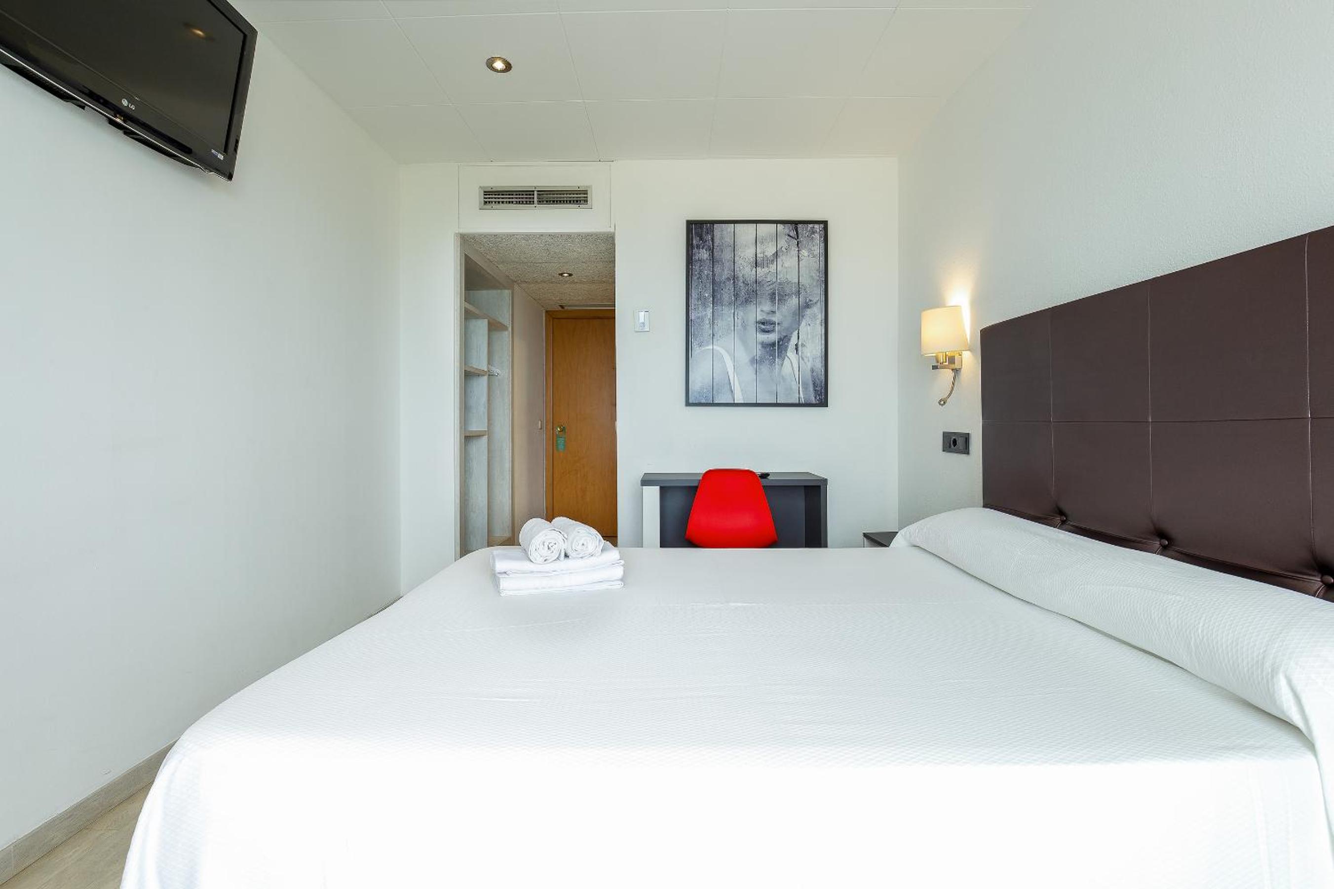 Double or Twin Room with Sea View - Photo 5
