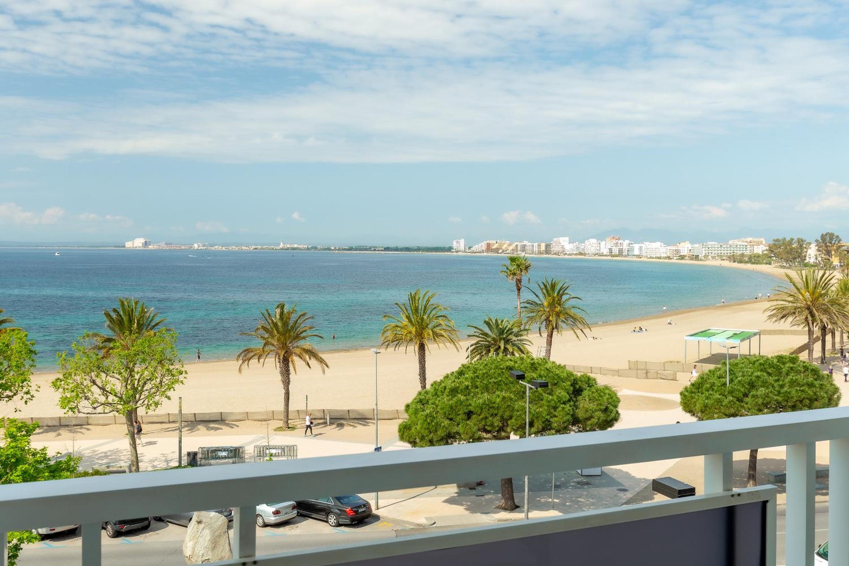Double or Twin Room with Sea View - Photo 22