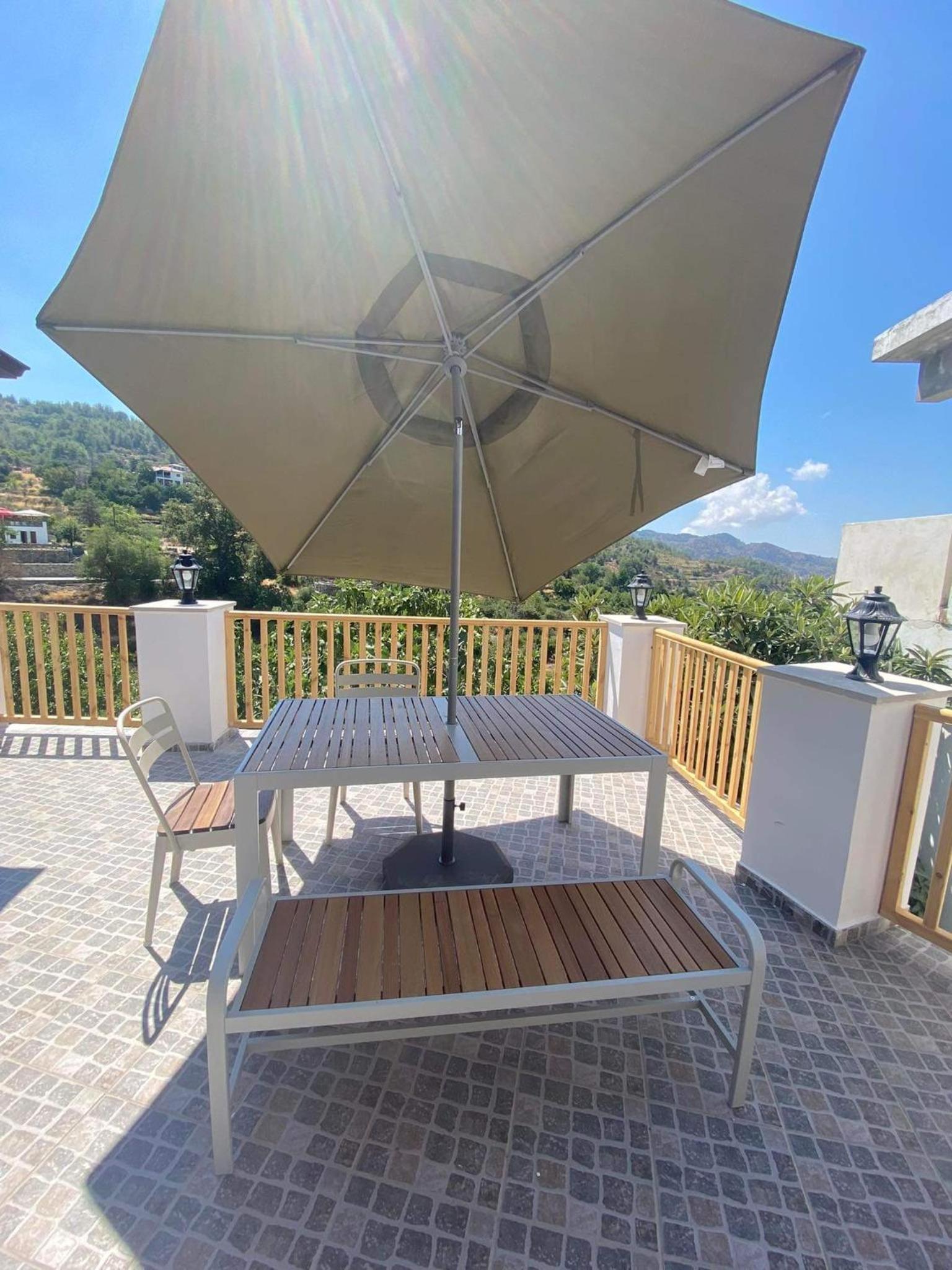 Apartment with Terrace - Photo 2