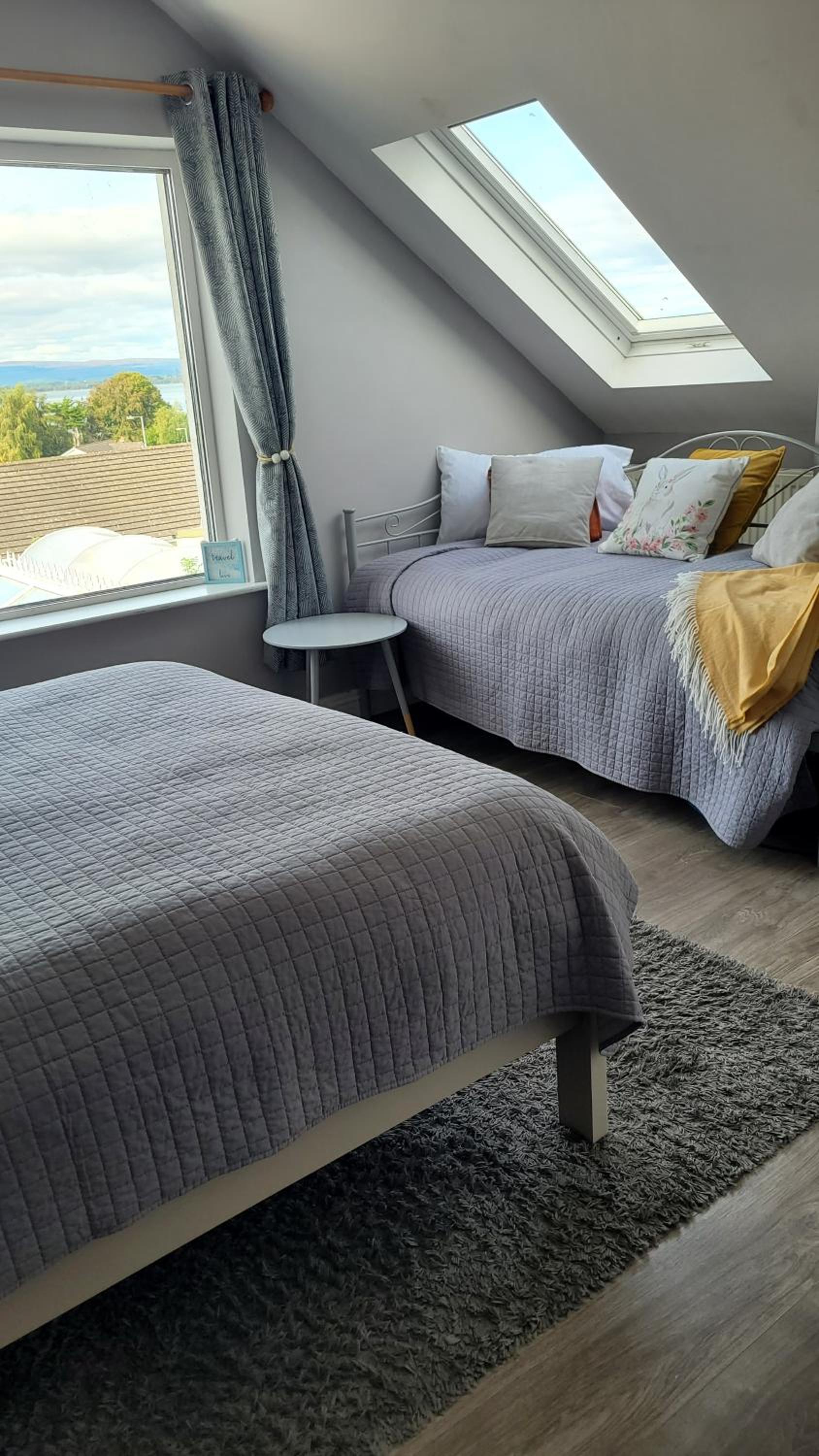Family Room with Lake View photo 1
