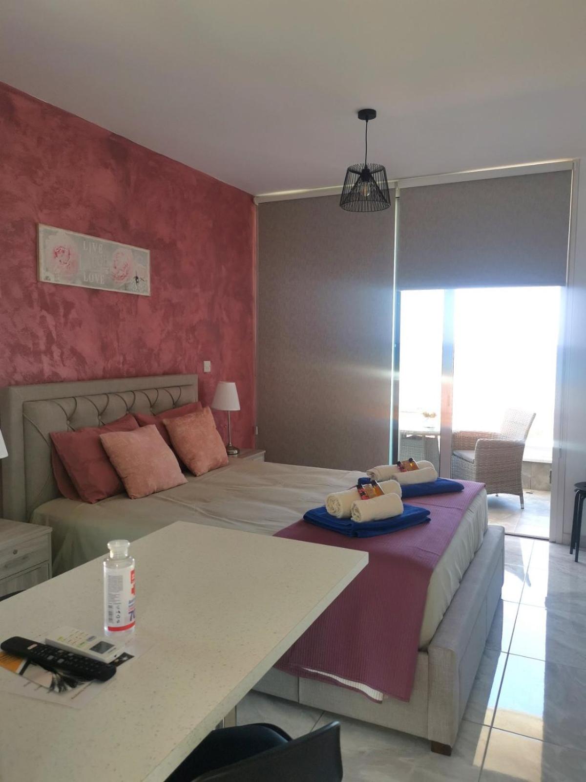 Studio Apartment with Sea View - Photo 1
