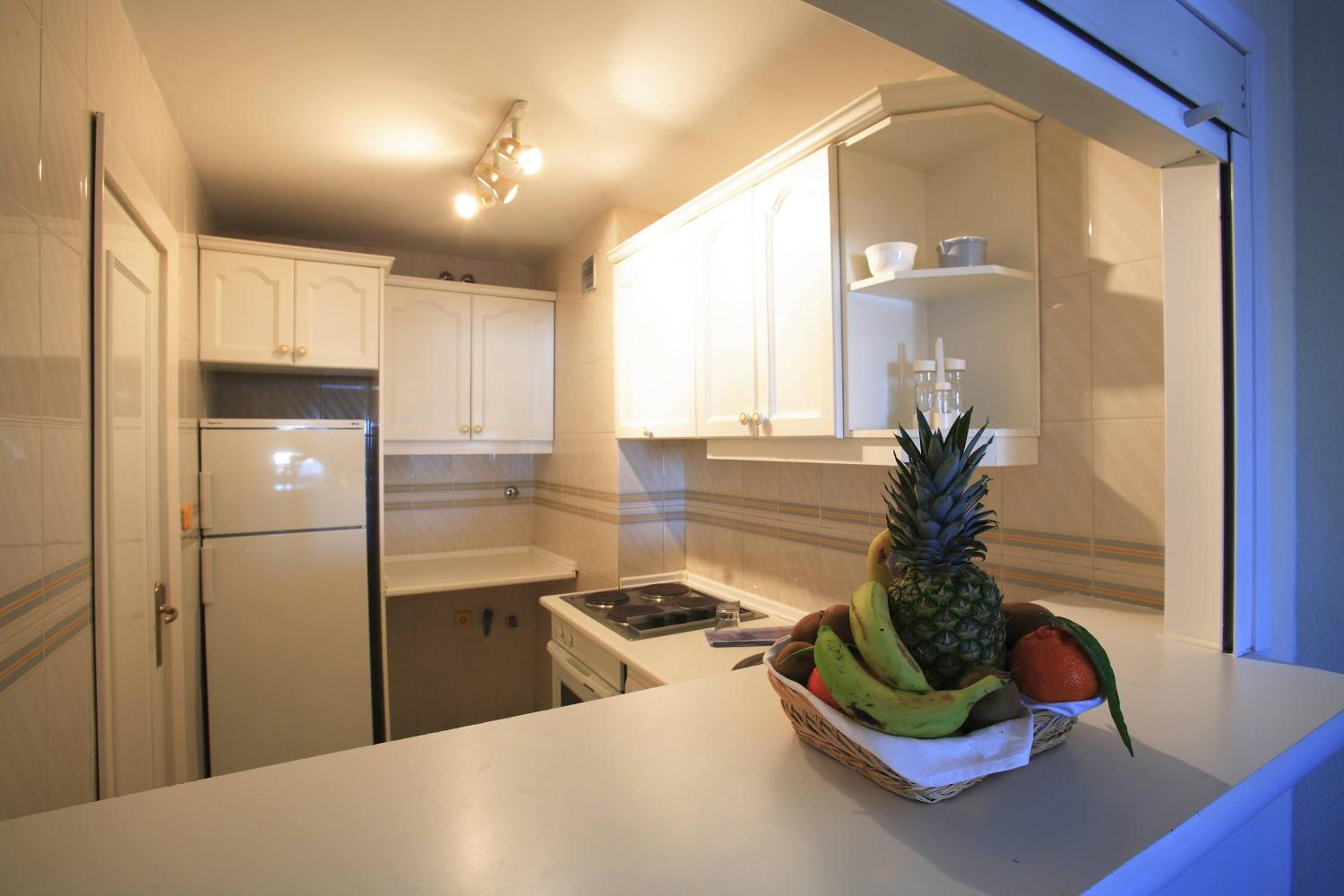 One-Bedroom Apartment with Sea View - Photo 17