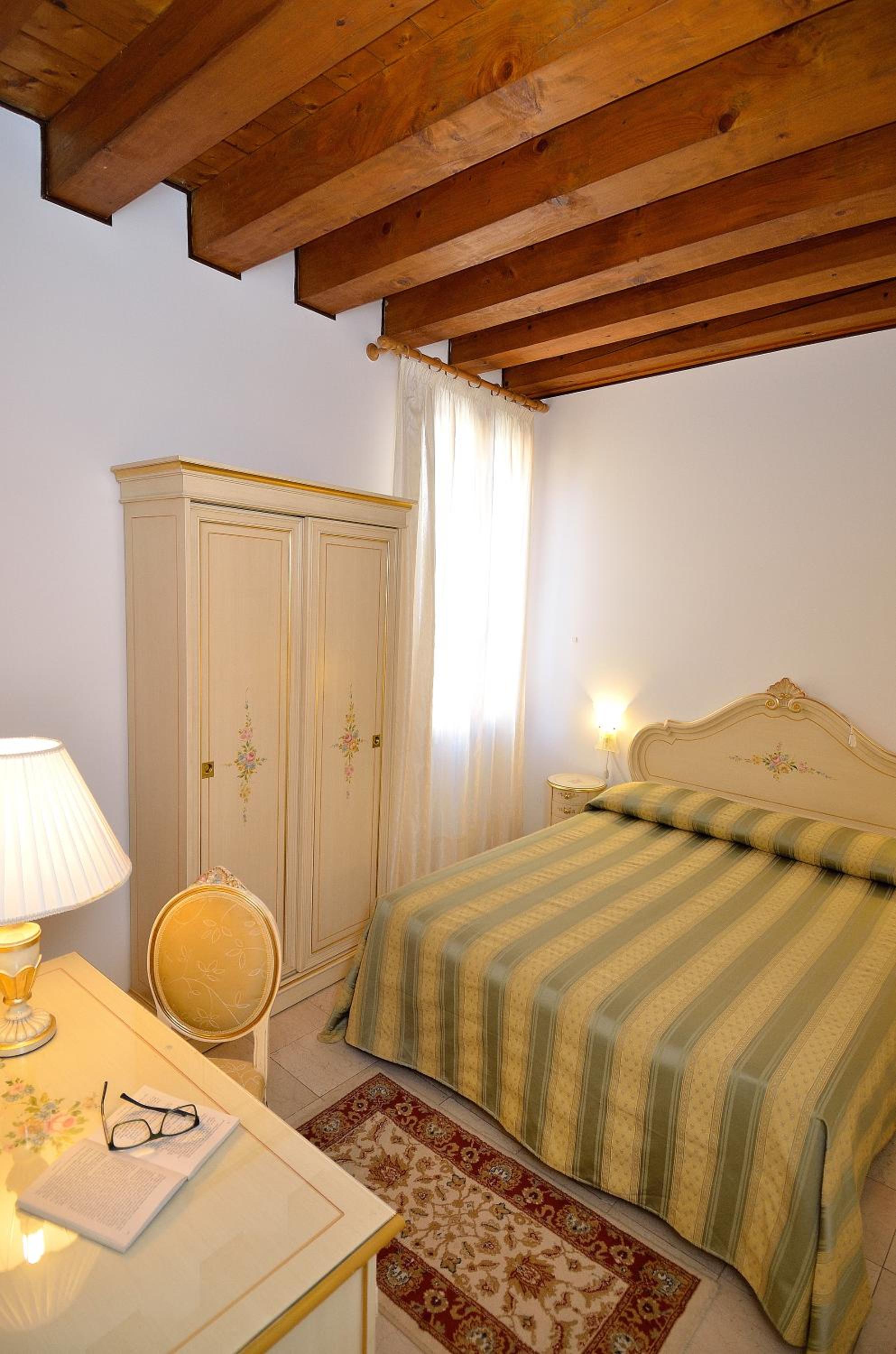 Standard Double Room photo 2