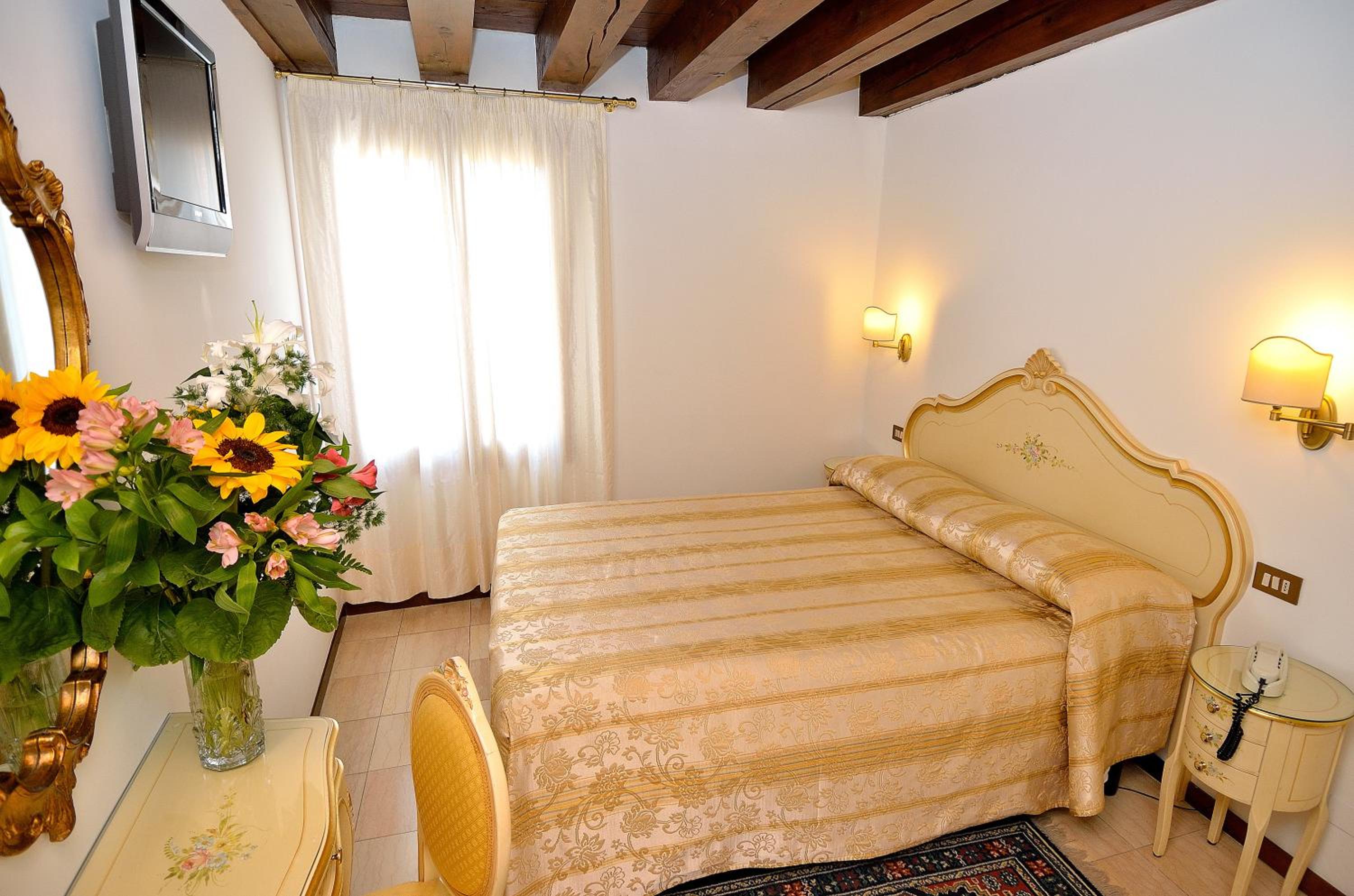 Single Room photo 3