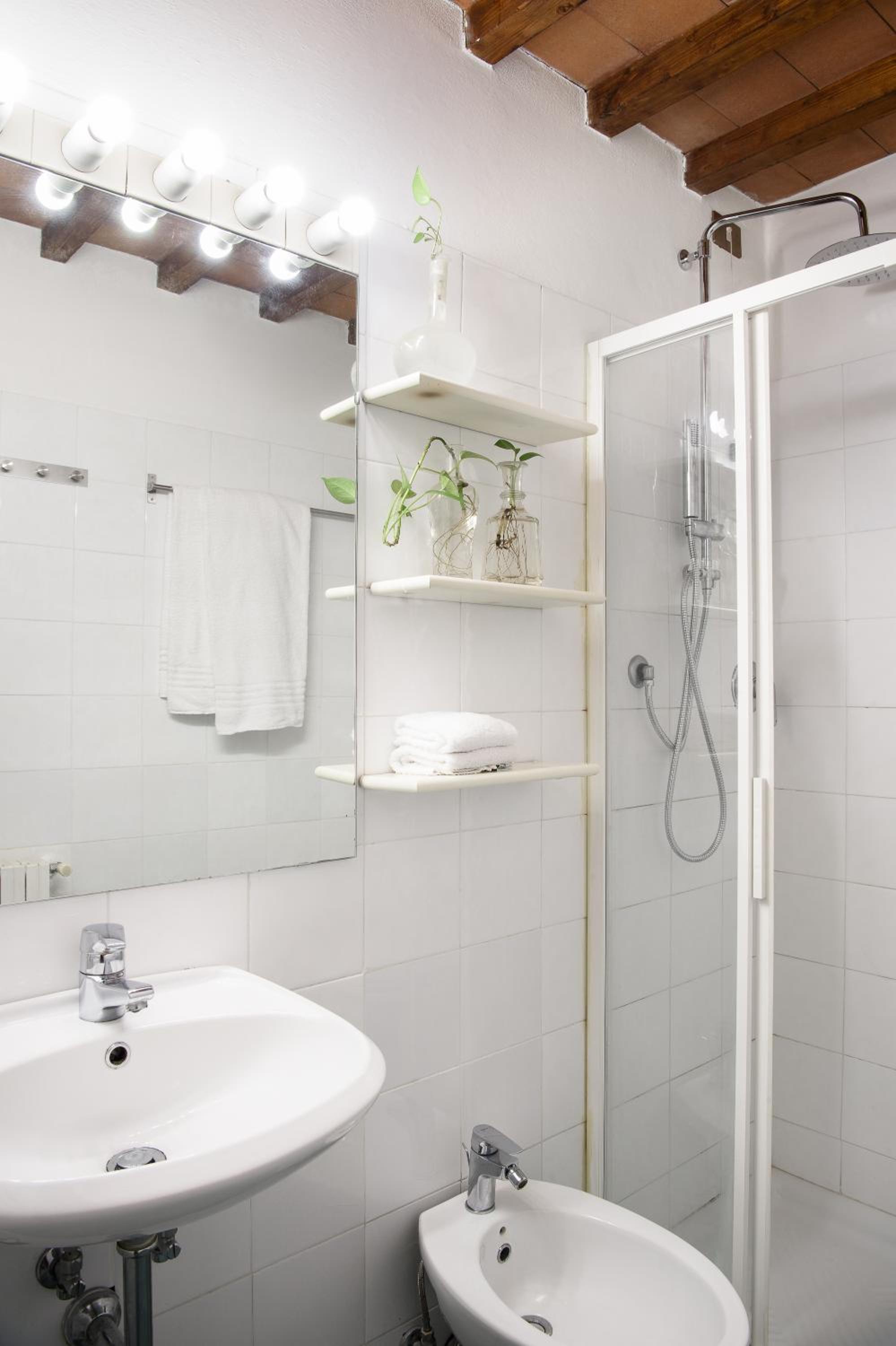 One-Bedroom Apartment with Garden View thumbnail 5