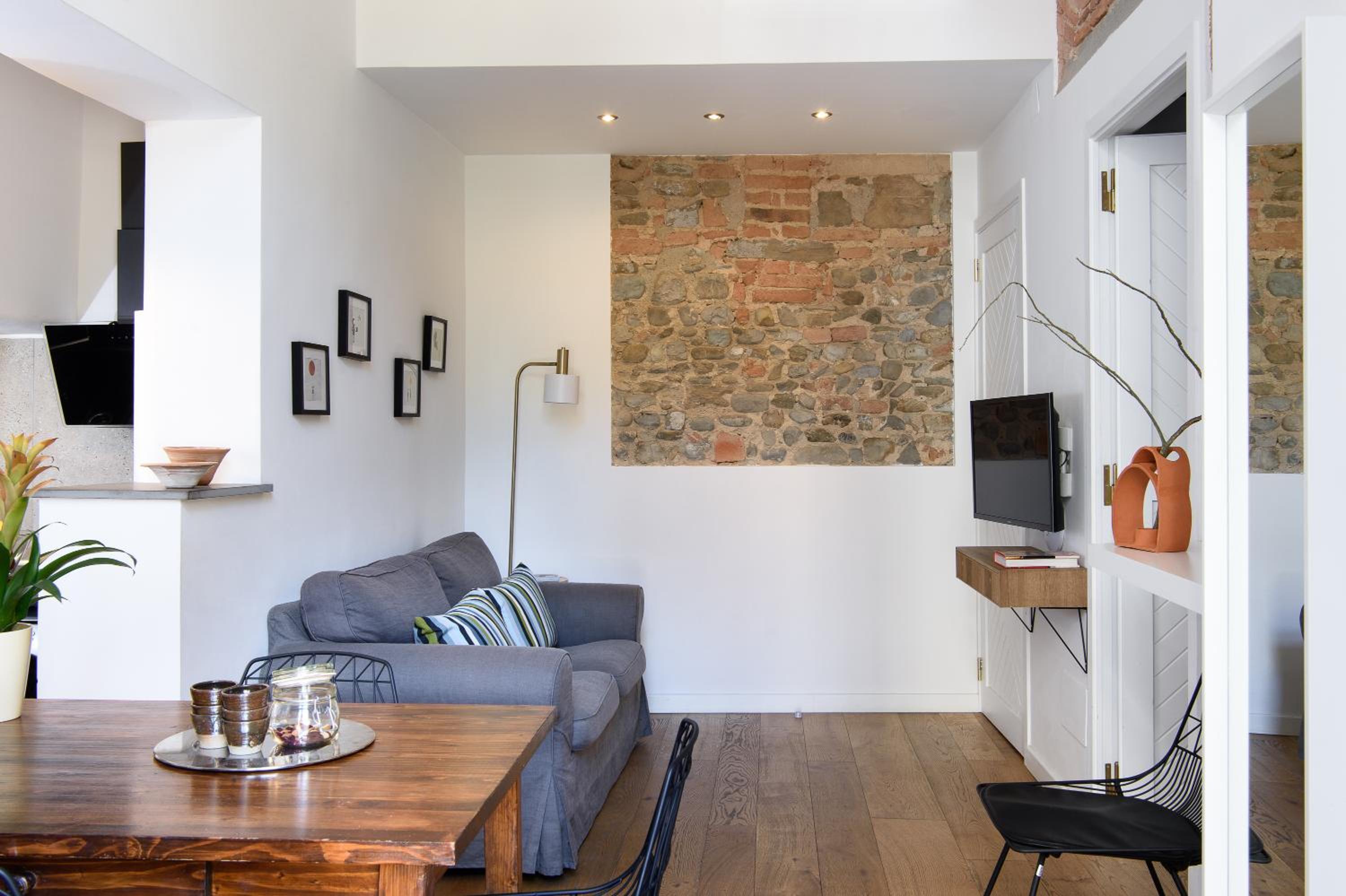 Deluxe Two-Bedroom Apartment with Duomo View