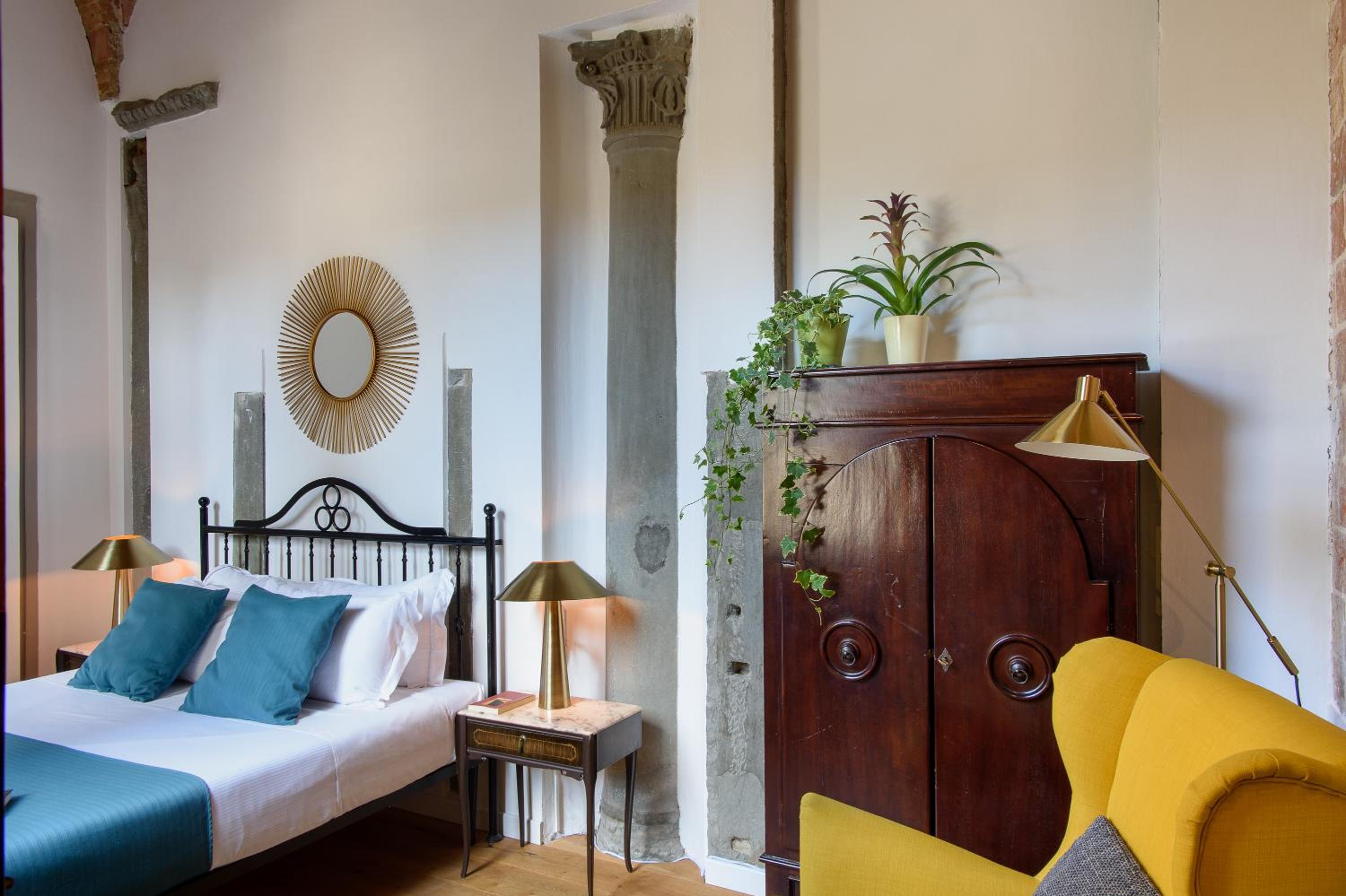 Deluxe Two-Bedroom Apartment with Duomo View