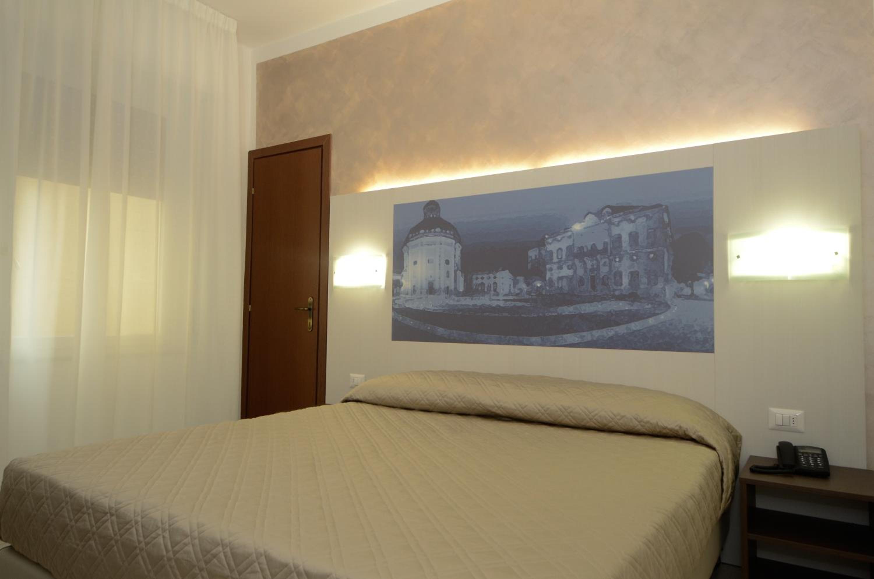Standard Double Room photo 1
