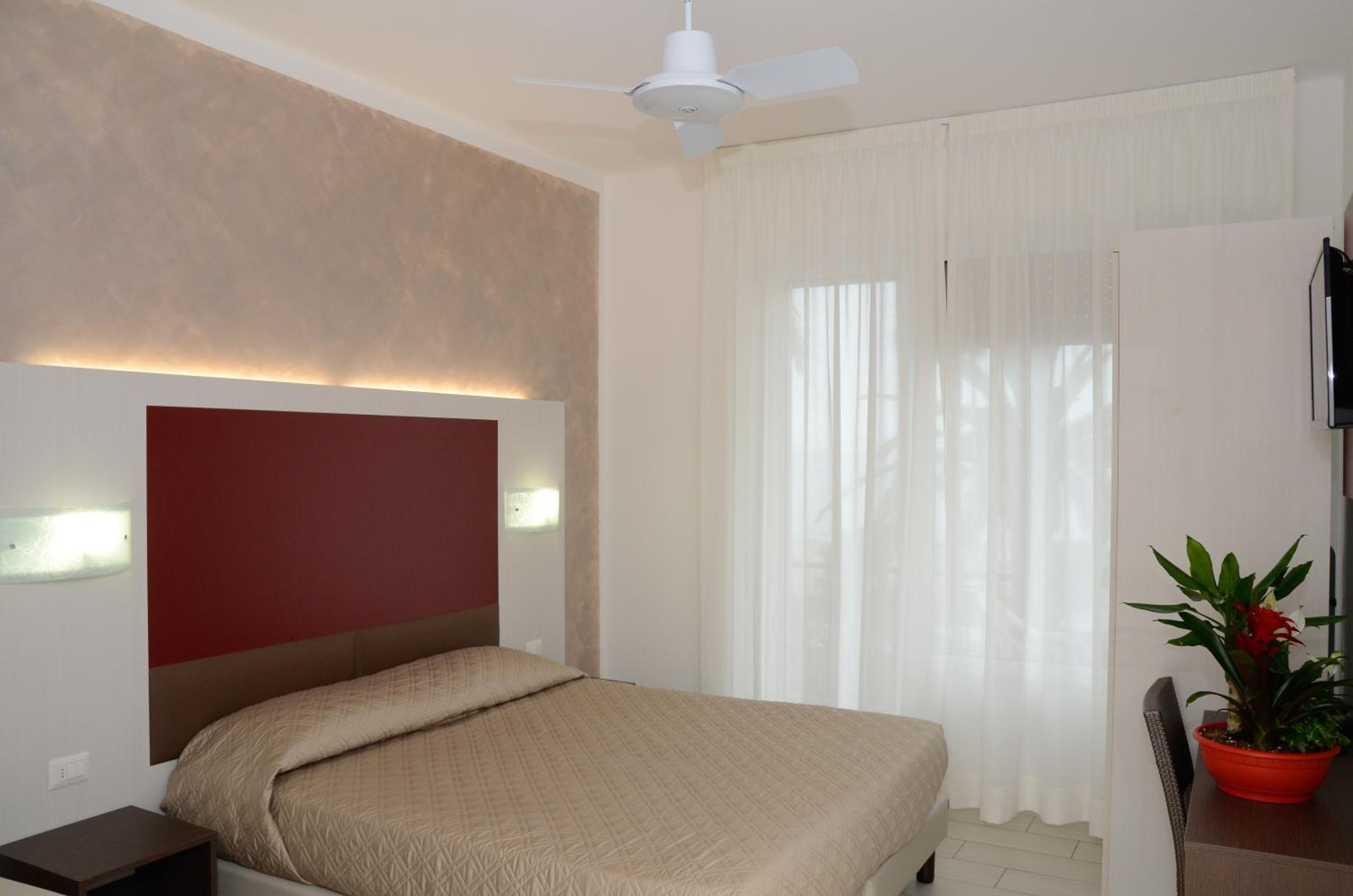 Double Room with Balcony photo 3