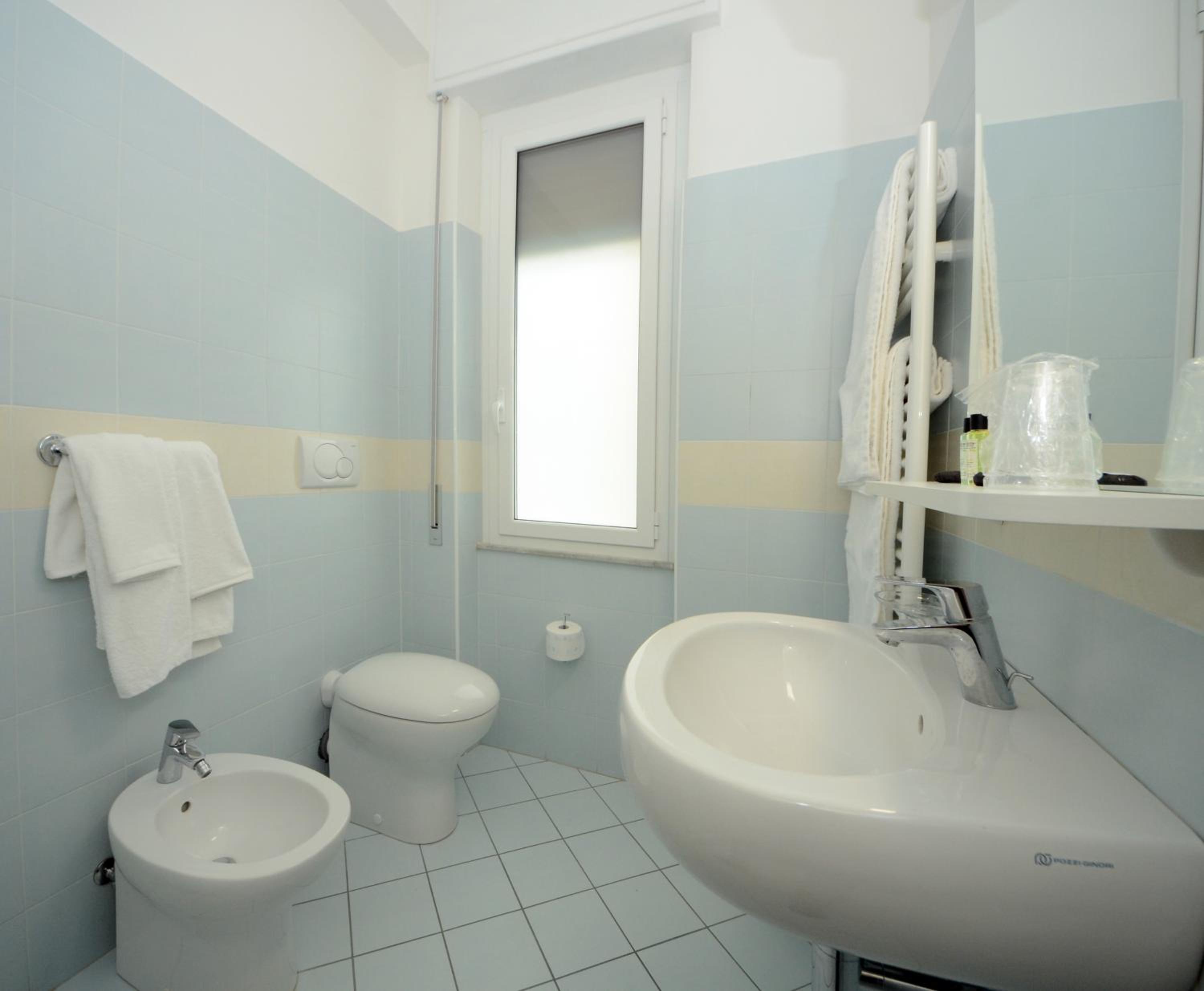 Family Room with Bathroom photo 2